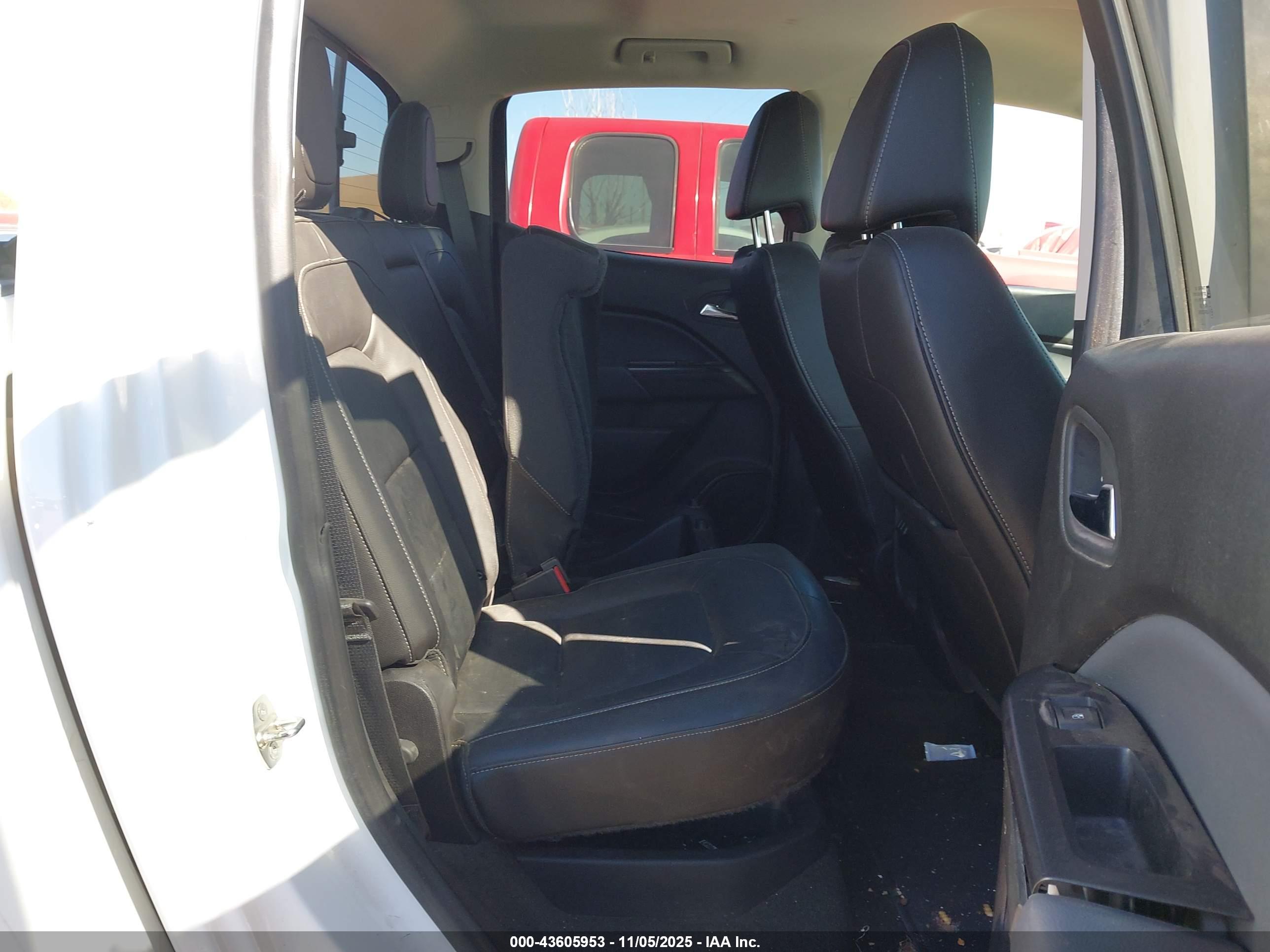 CHEVROLET COLORADO image 8