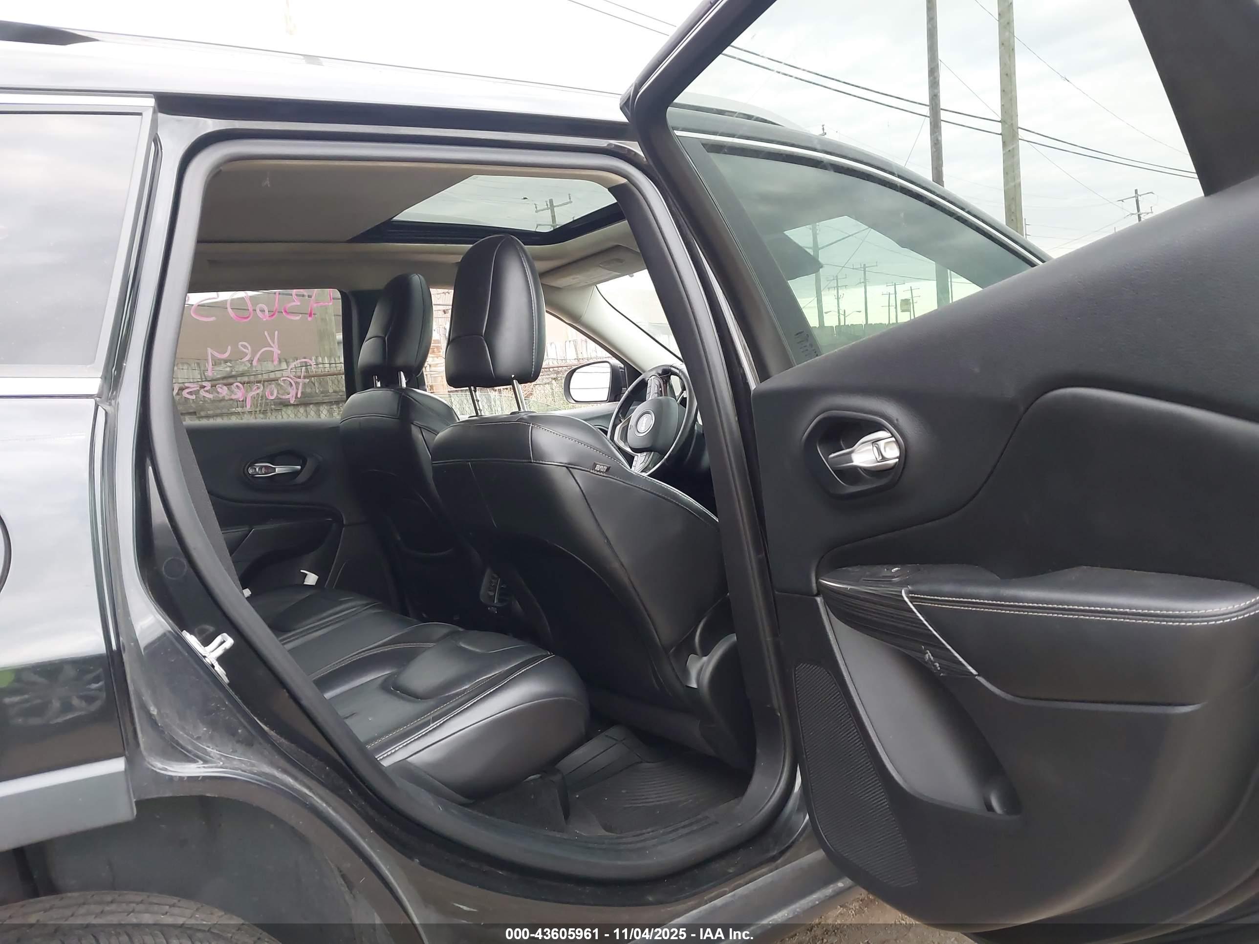 JEEP CHEROKEE image 8