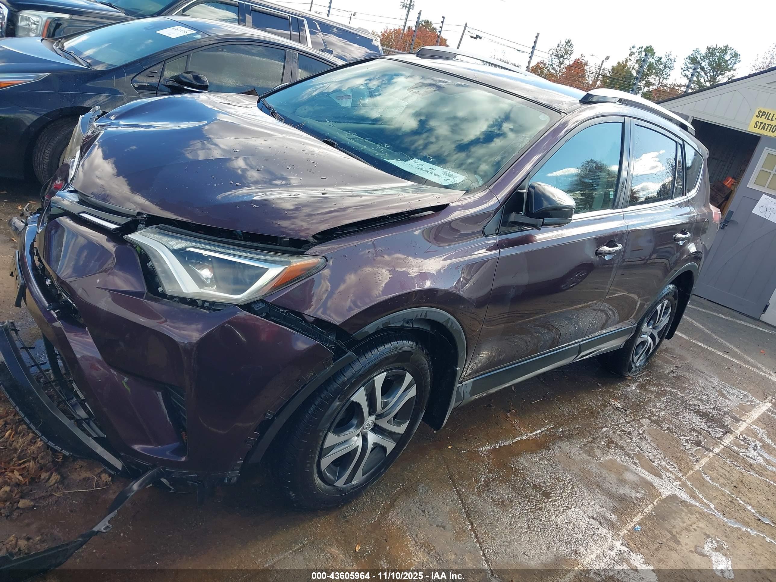 TOYOTA RAV4 image 2