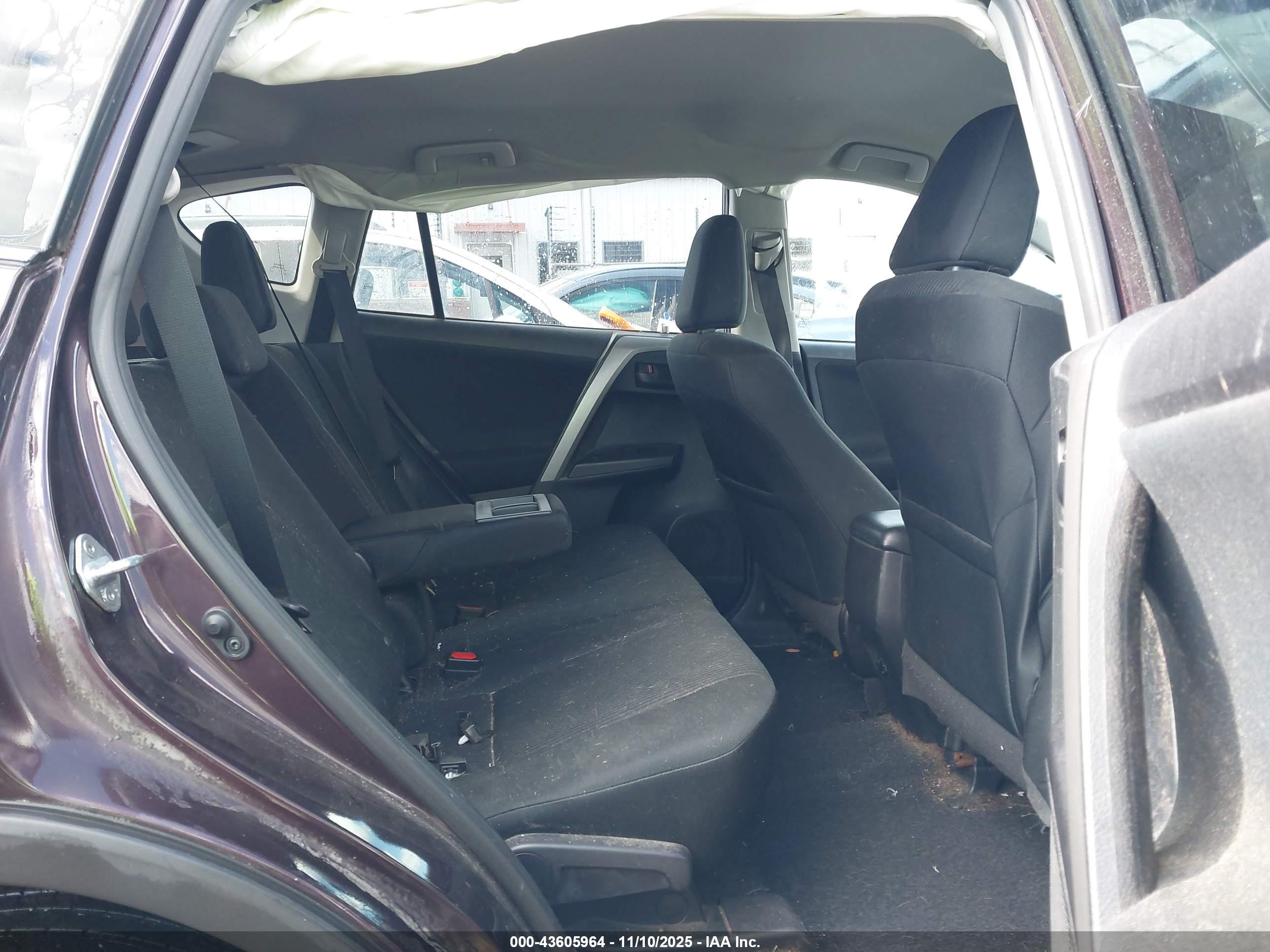 TOYOTA RAV4 image 8