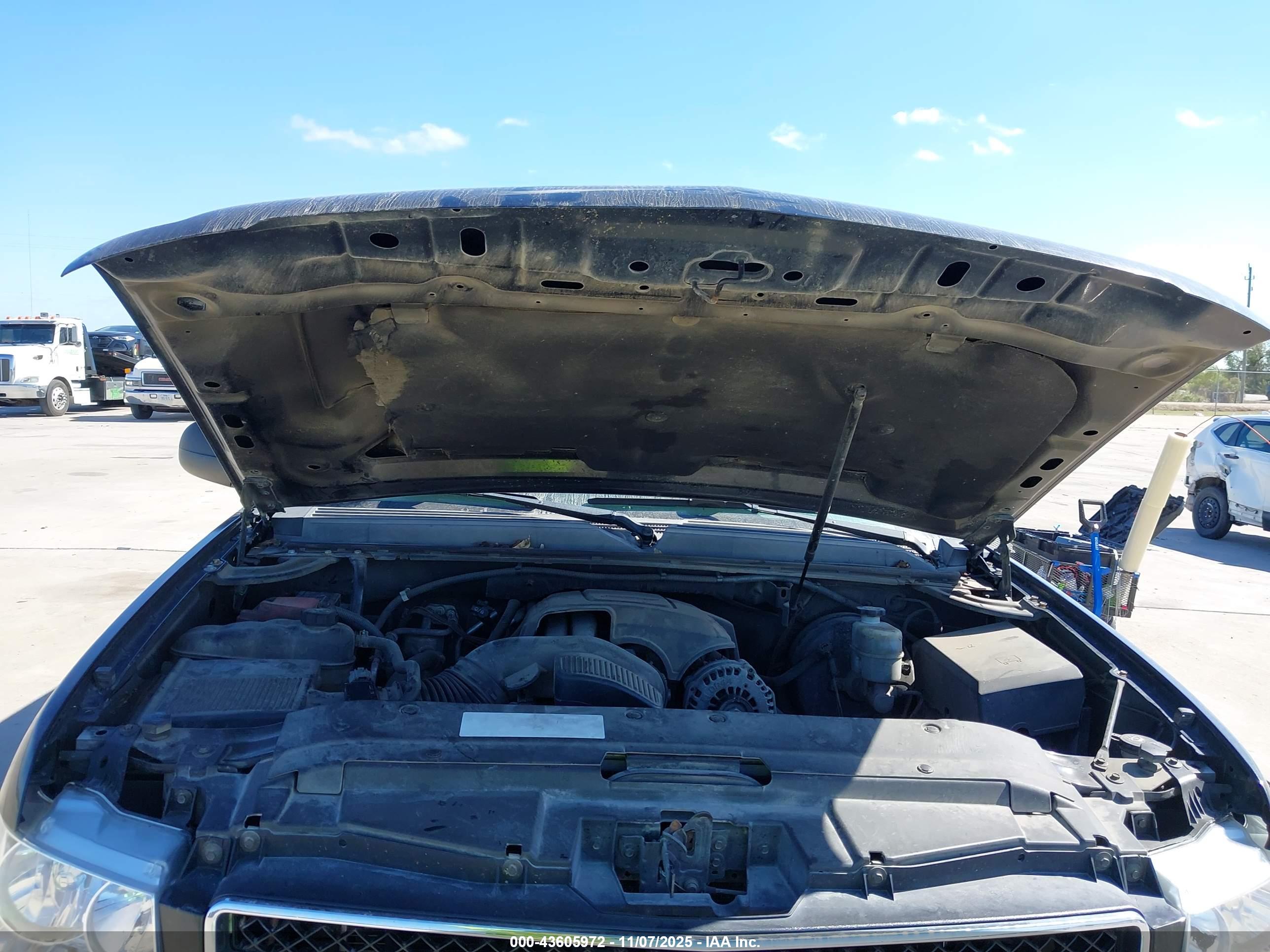 CHEVROLET TAHOE image 10