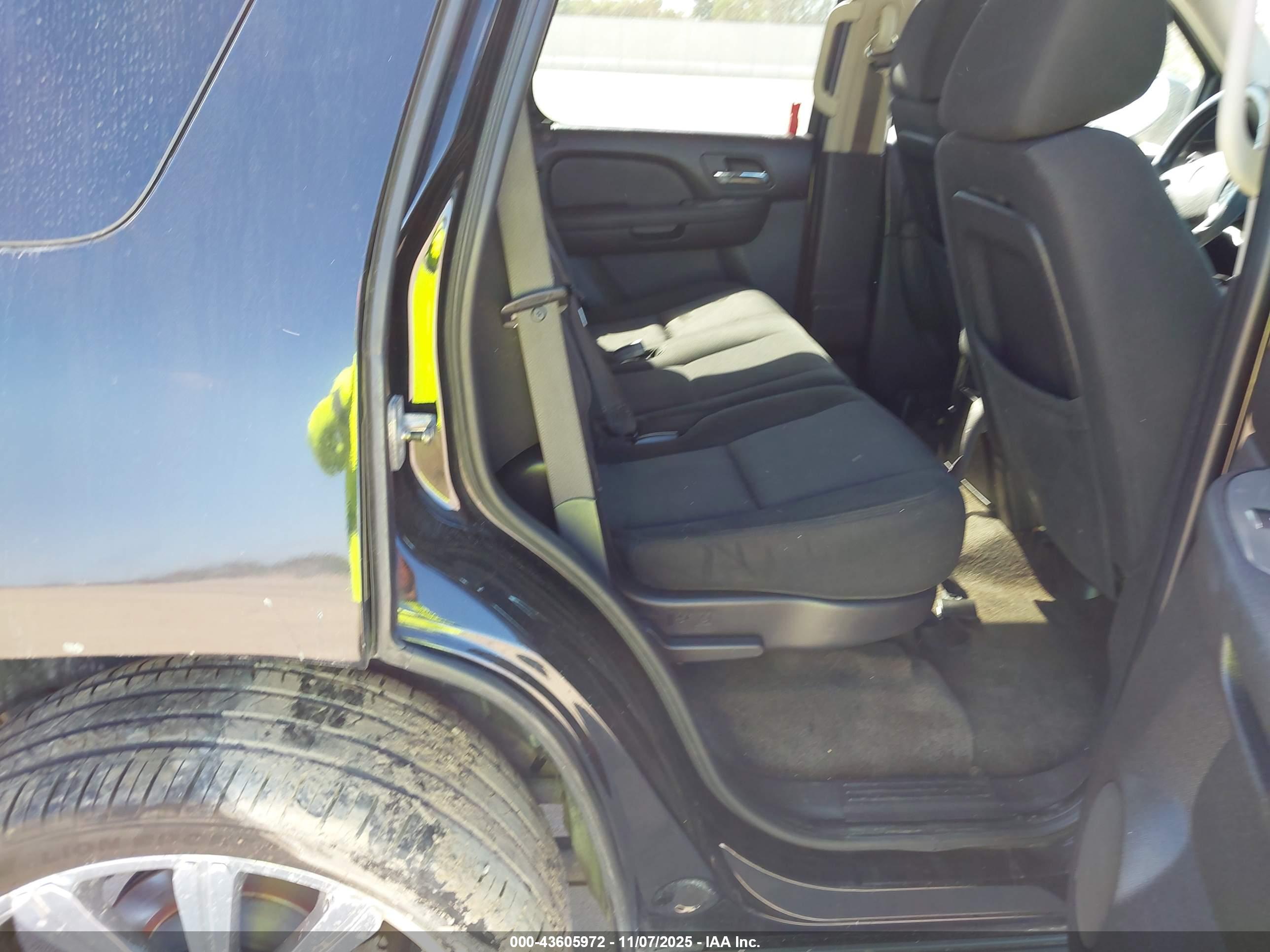 CHEVROLET TAHOE image 8