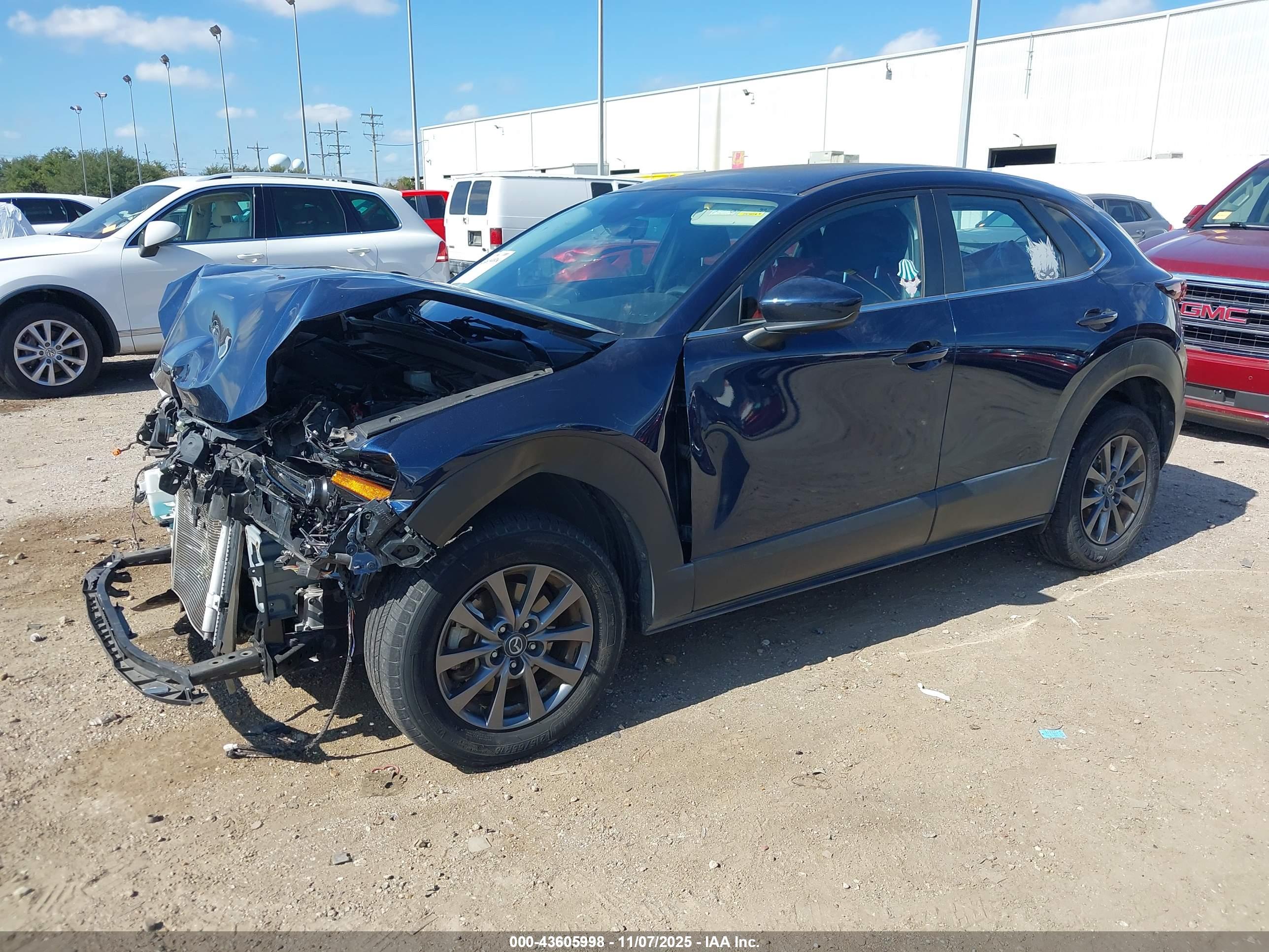 MAZDA CX-30 image 2