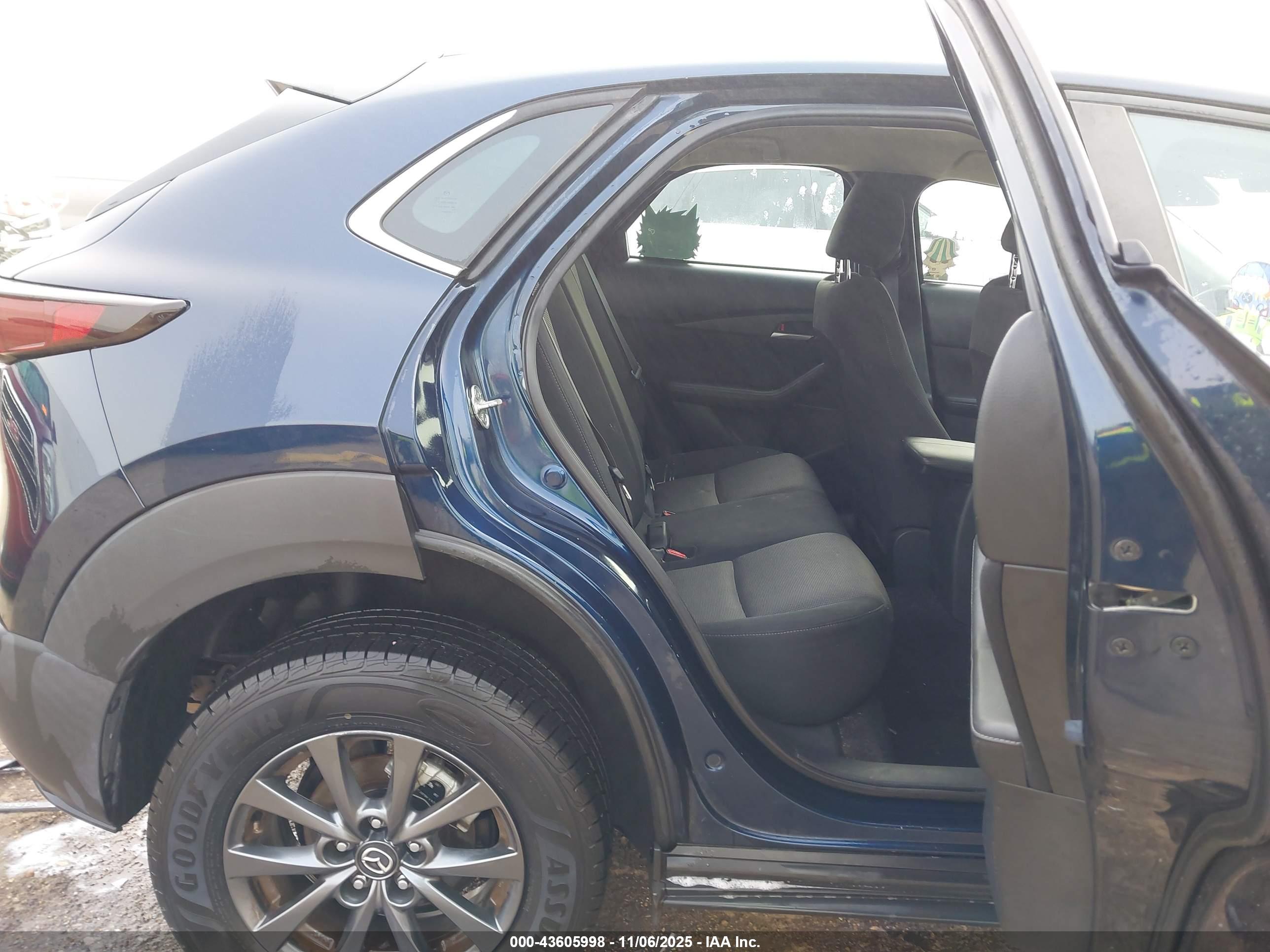 MAZDA CX-30 image 8