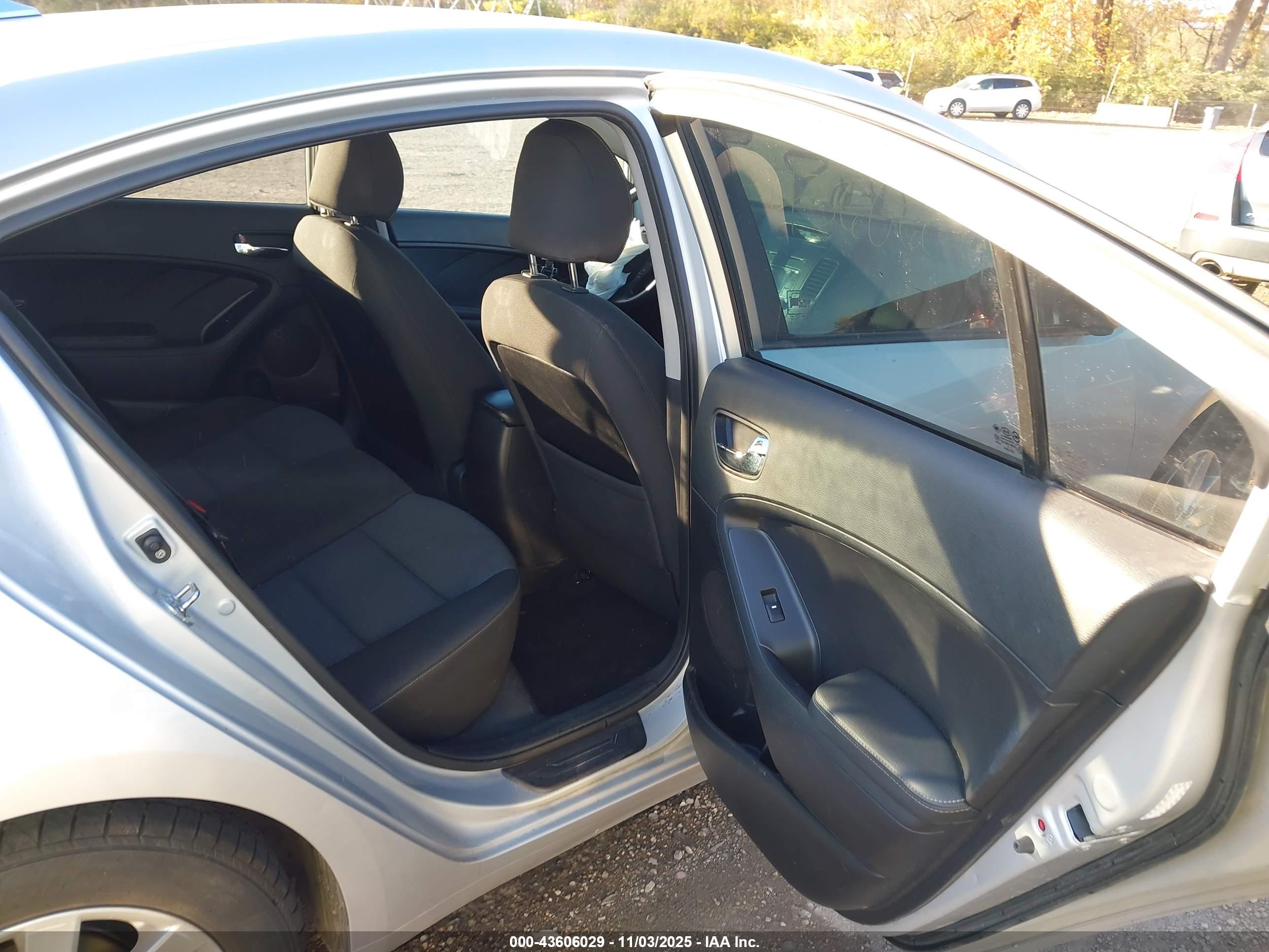KIA FORTE image 8