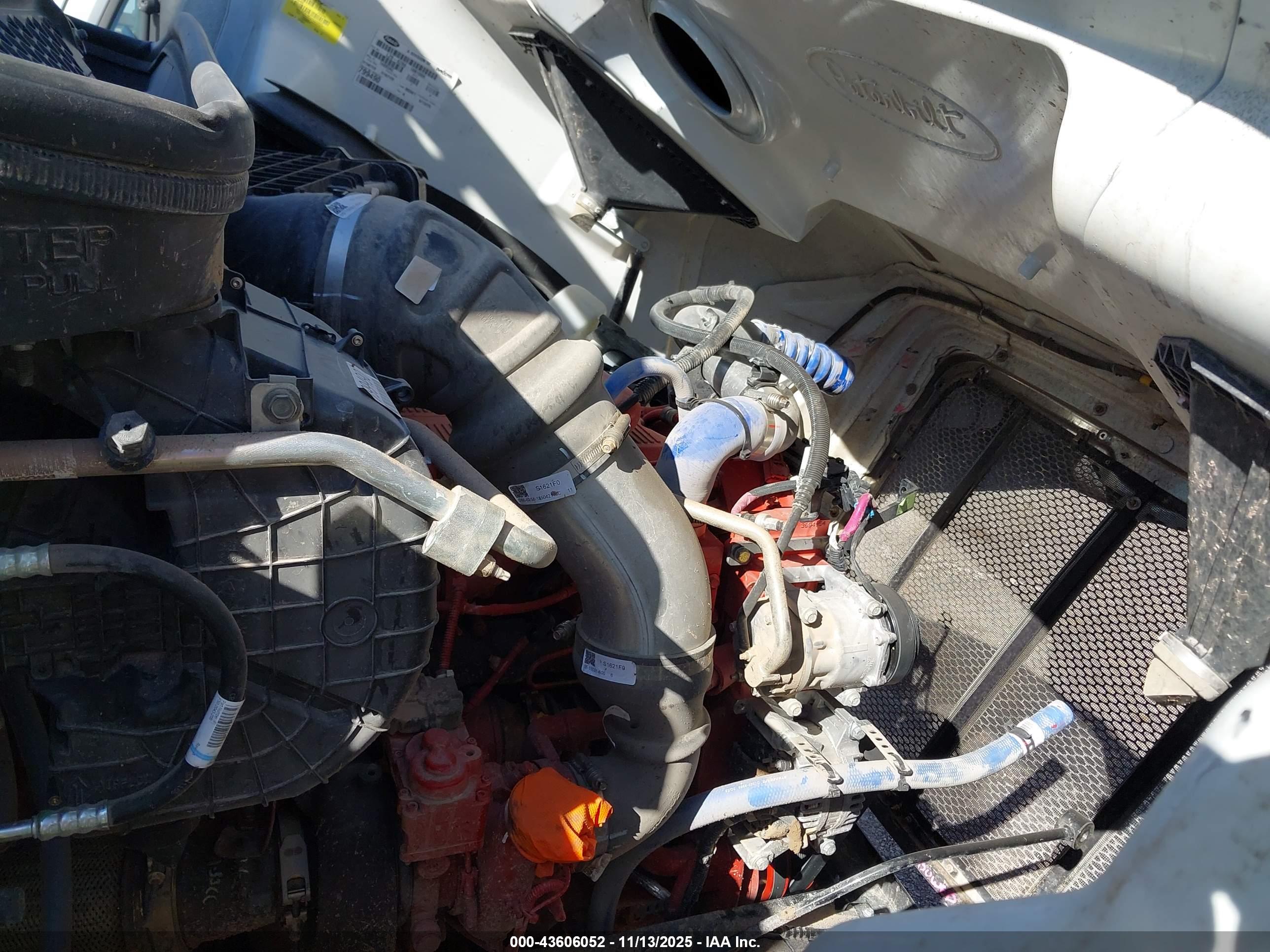 PETERBILT 567 image 10