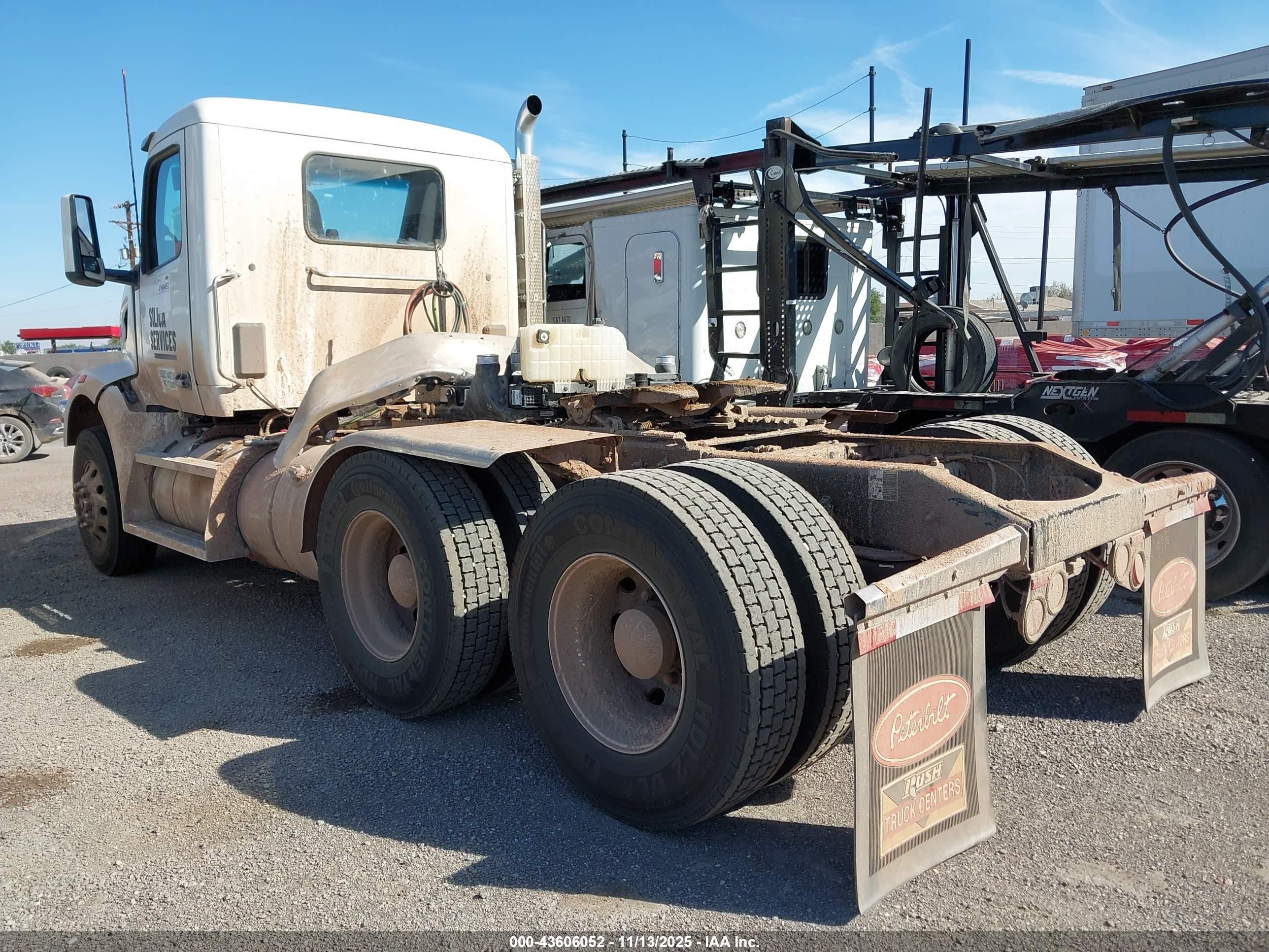 PETERBILT 567 image 3