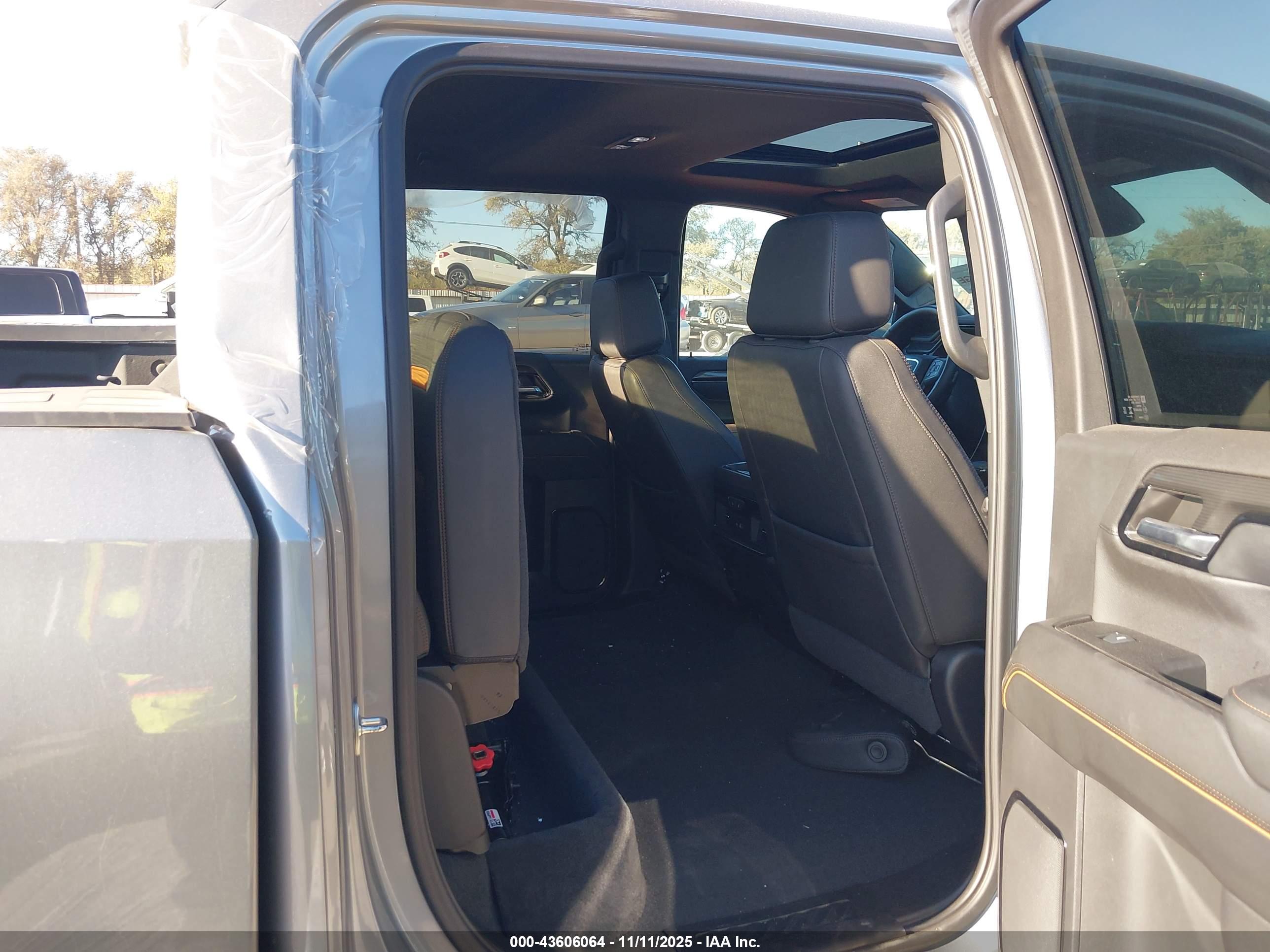 GMC SIERRA image 8