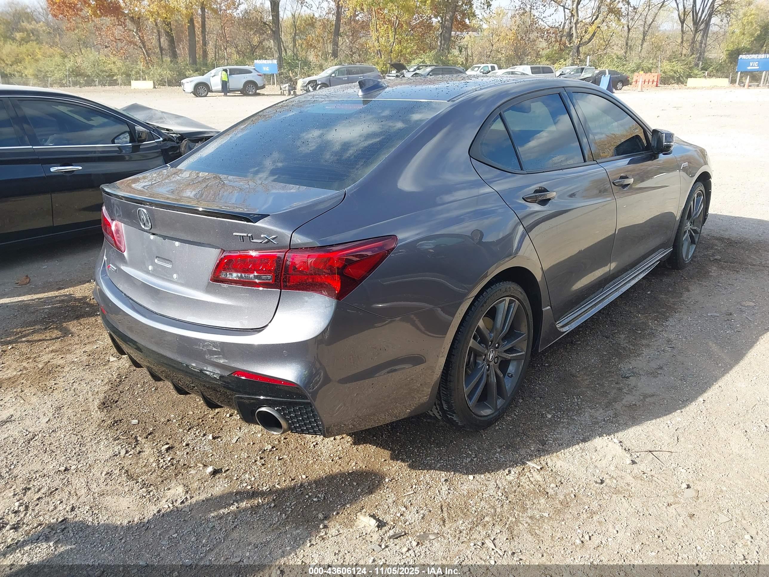 ACURA TLX image 4