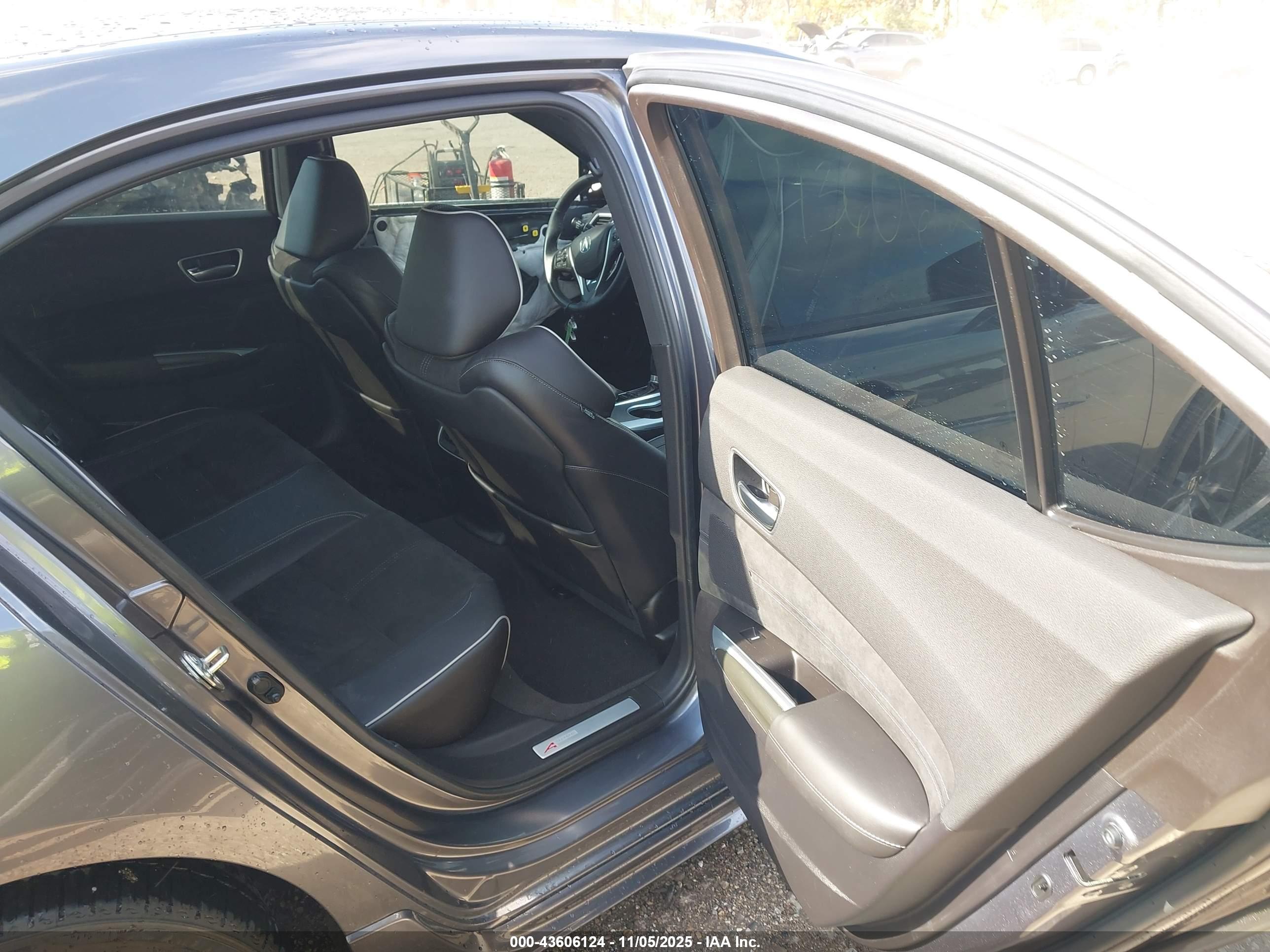 ACURA TLX image 8