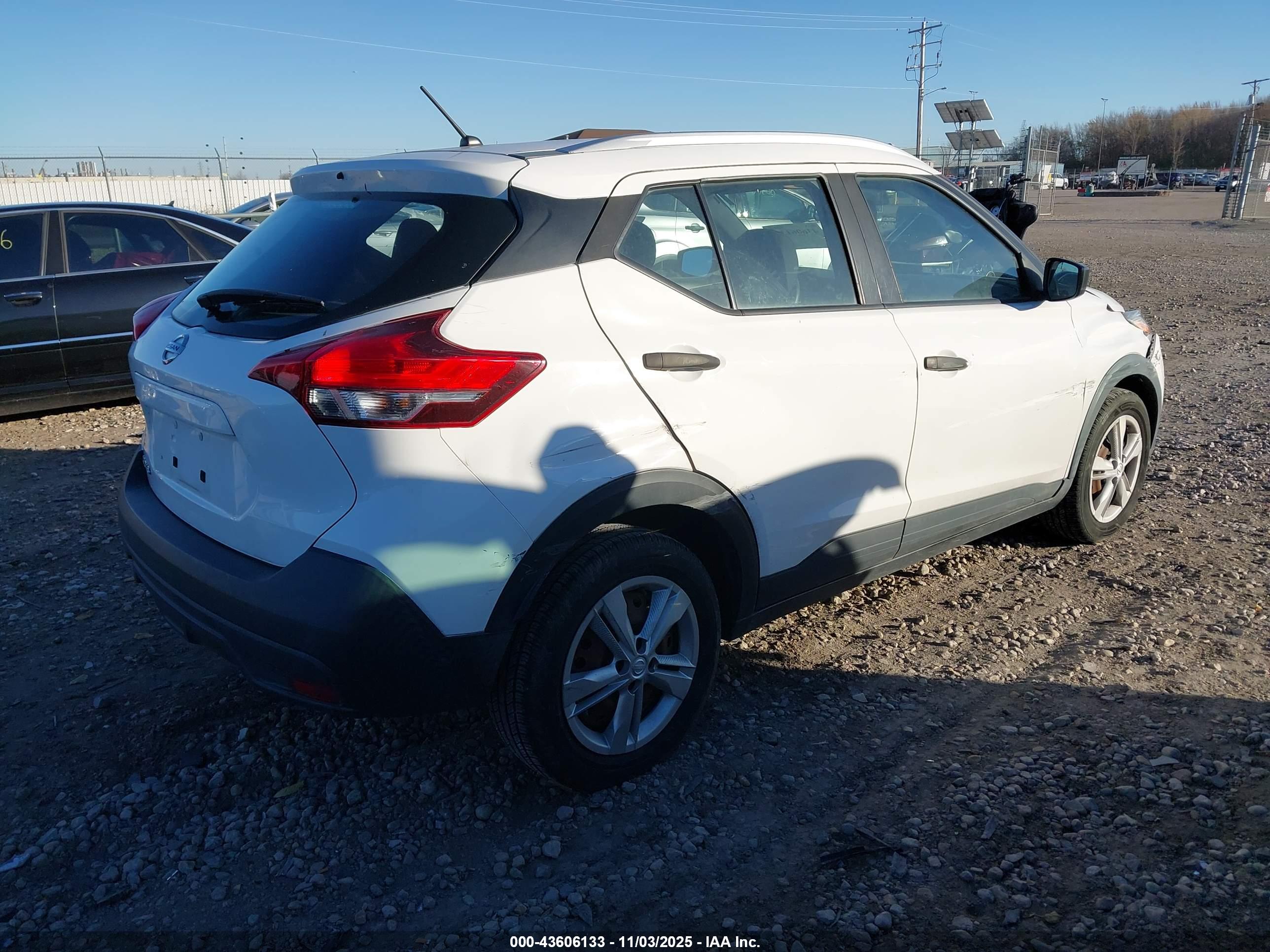 NISSAN KICKS image 4