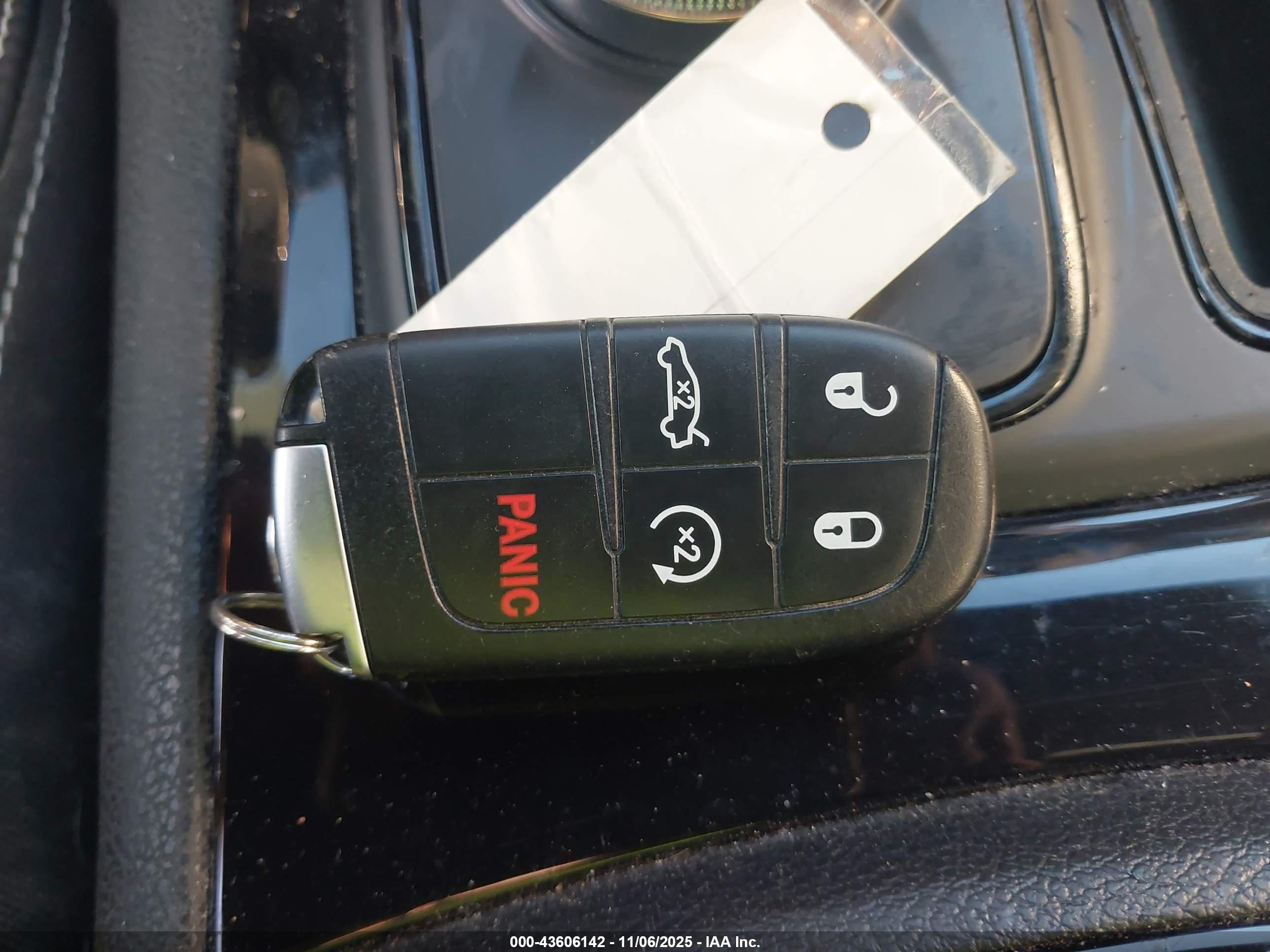 CHRYSLER 300 image 11