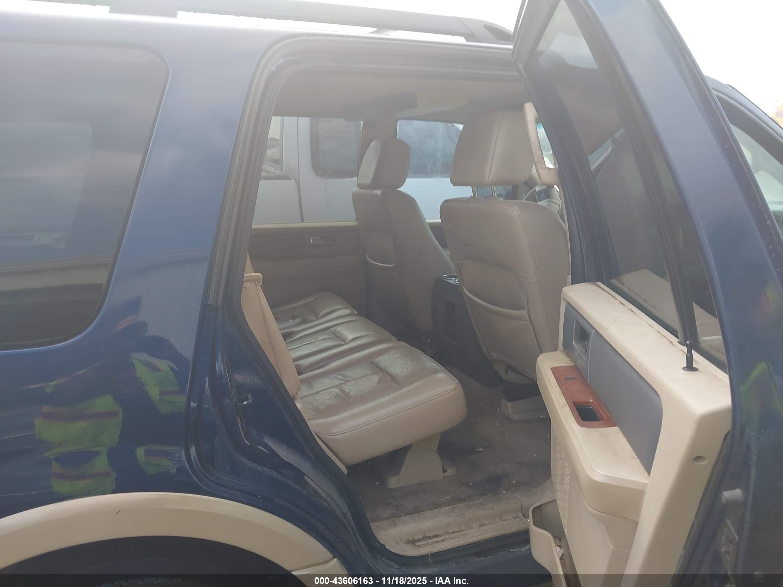 FORD EXPEDITION image 8