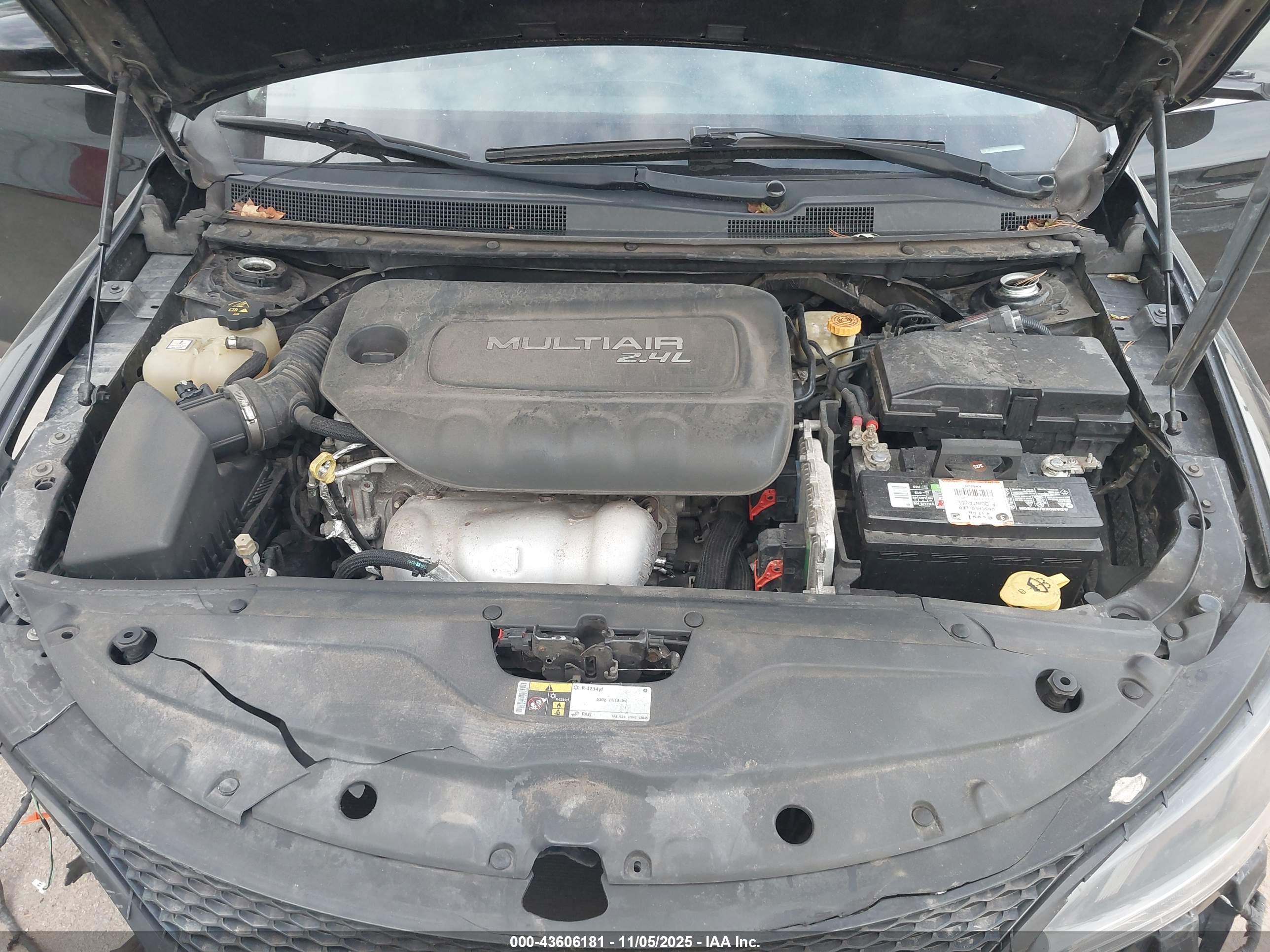 CHRYSLER 200 image 10