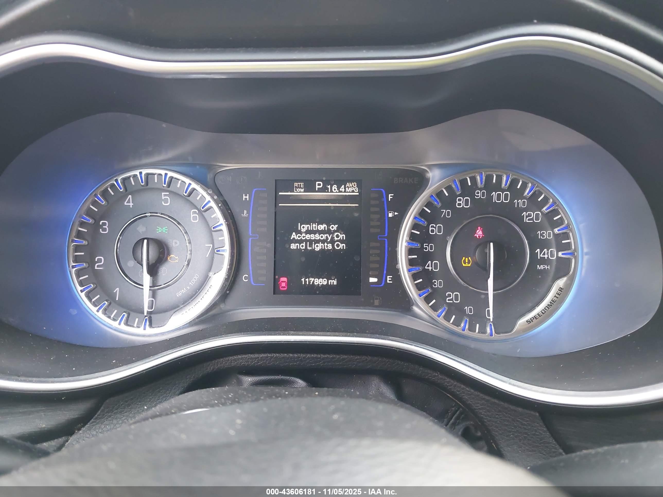 CHRYSLER 200 image 7