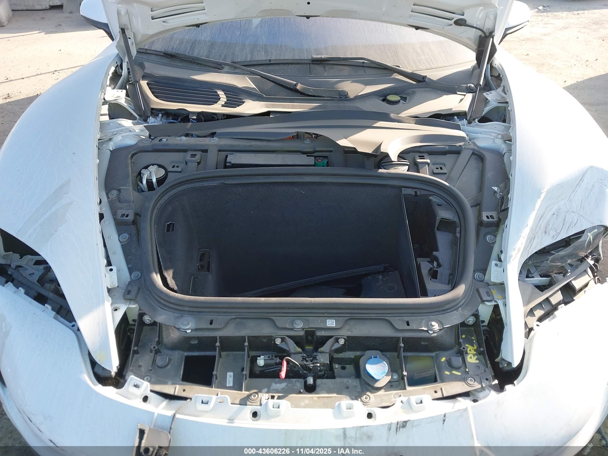 PORSCHE TAYCAN image 10