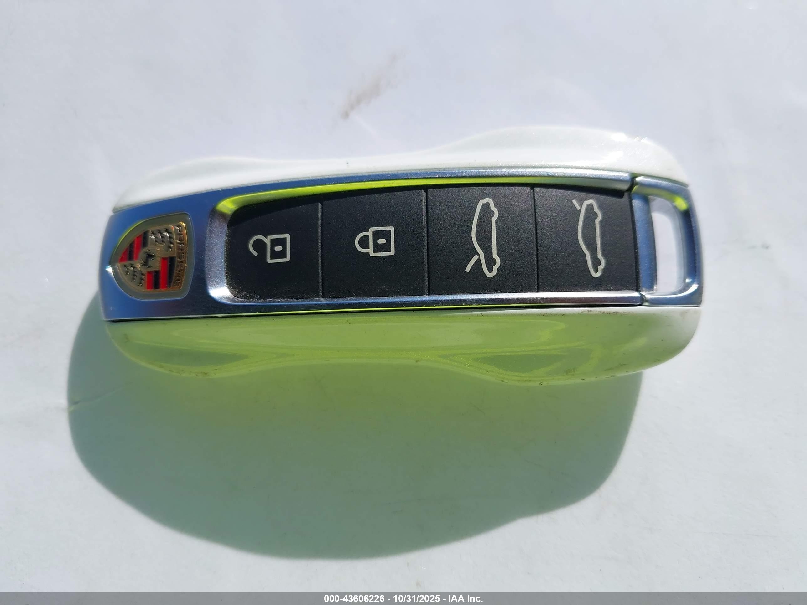 PORSCHE TAYCAN image 11
