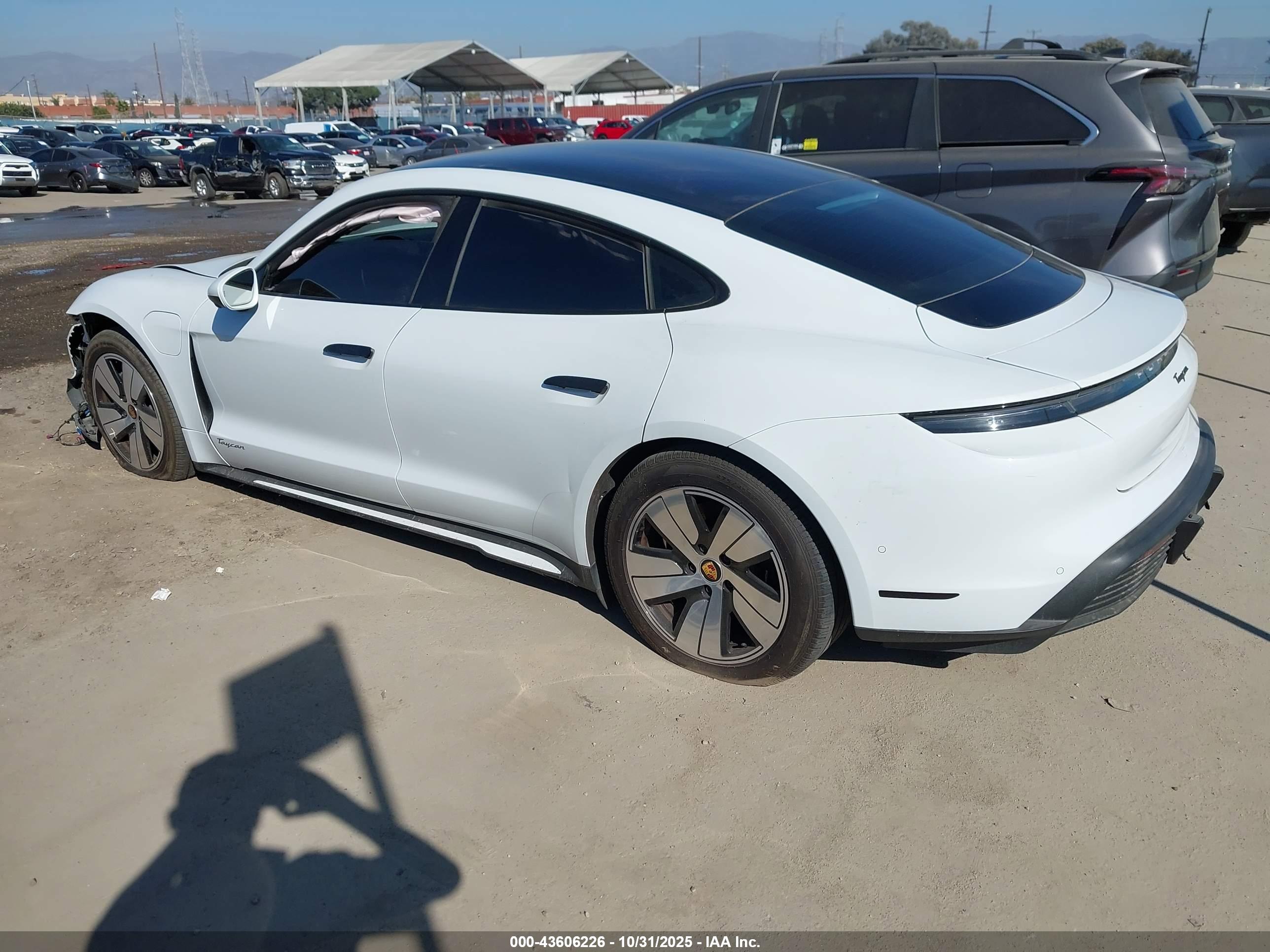 PORSCHE TAYCAN image 3