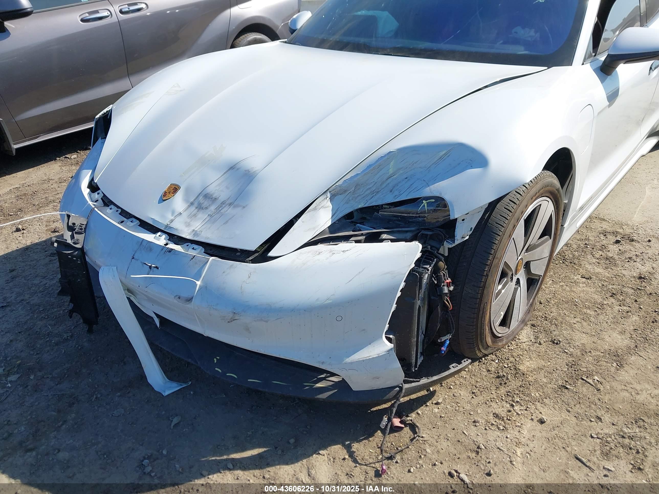 PORSCHE TAYCAN image 6