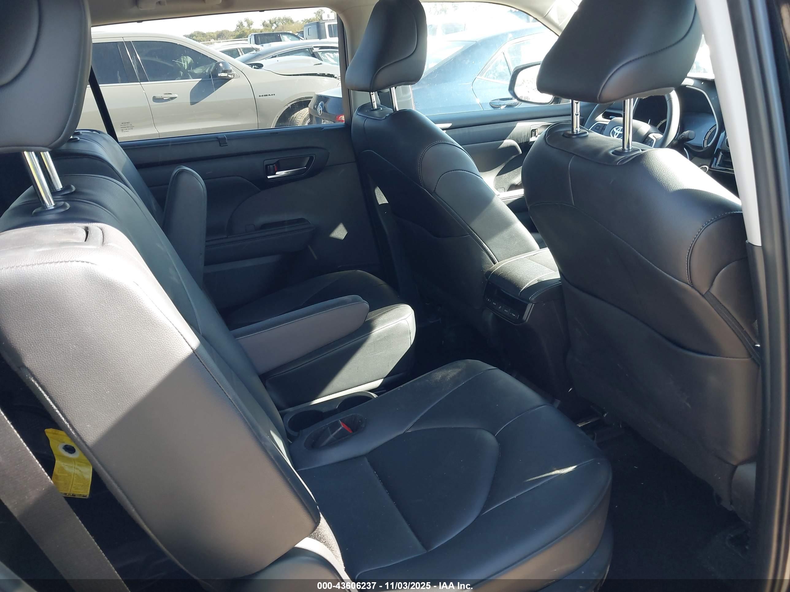 TOYOTA HIGHLANDER image 8