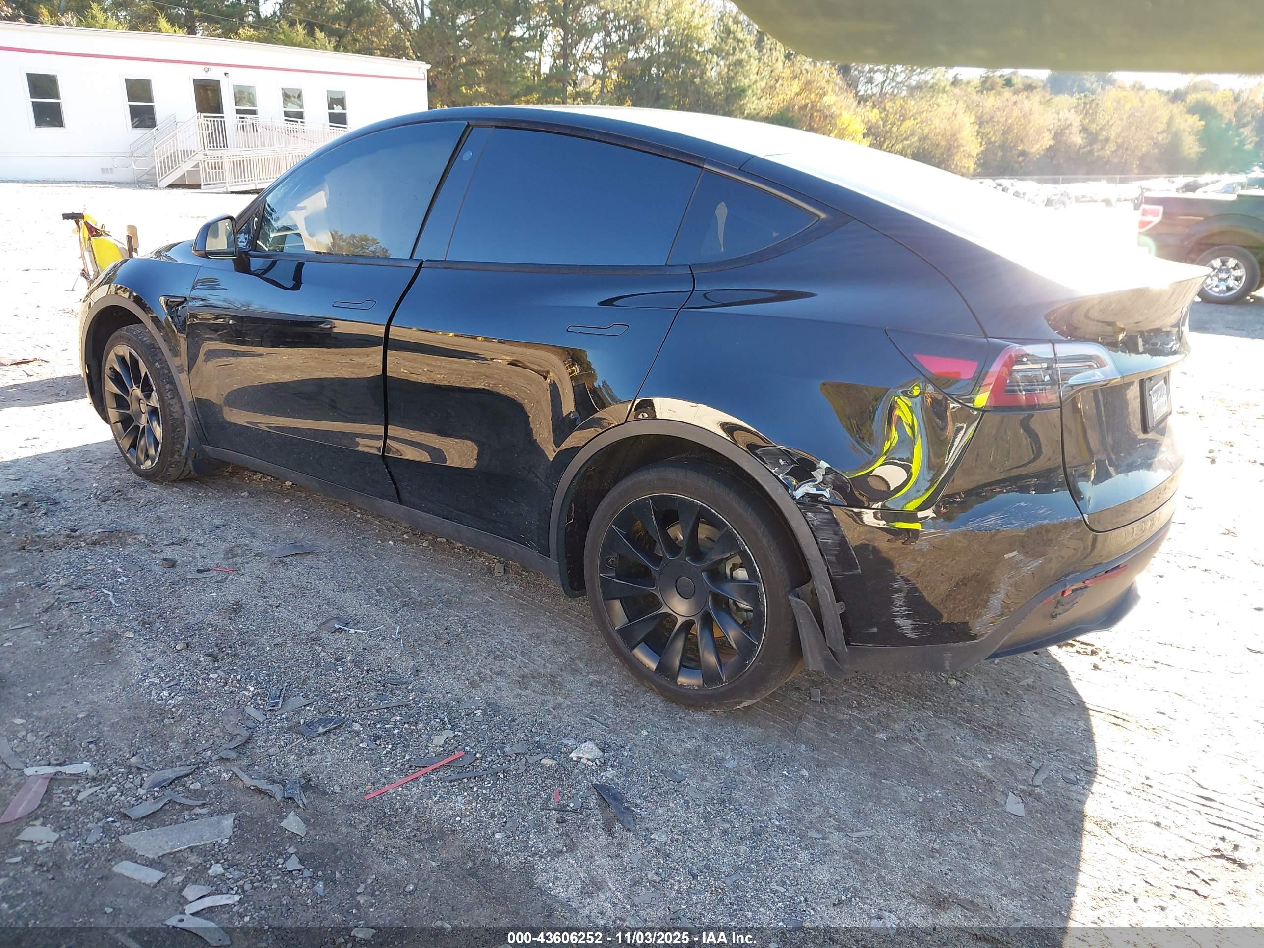 TESLA MODEL image 3