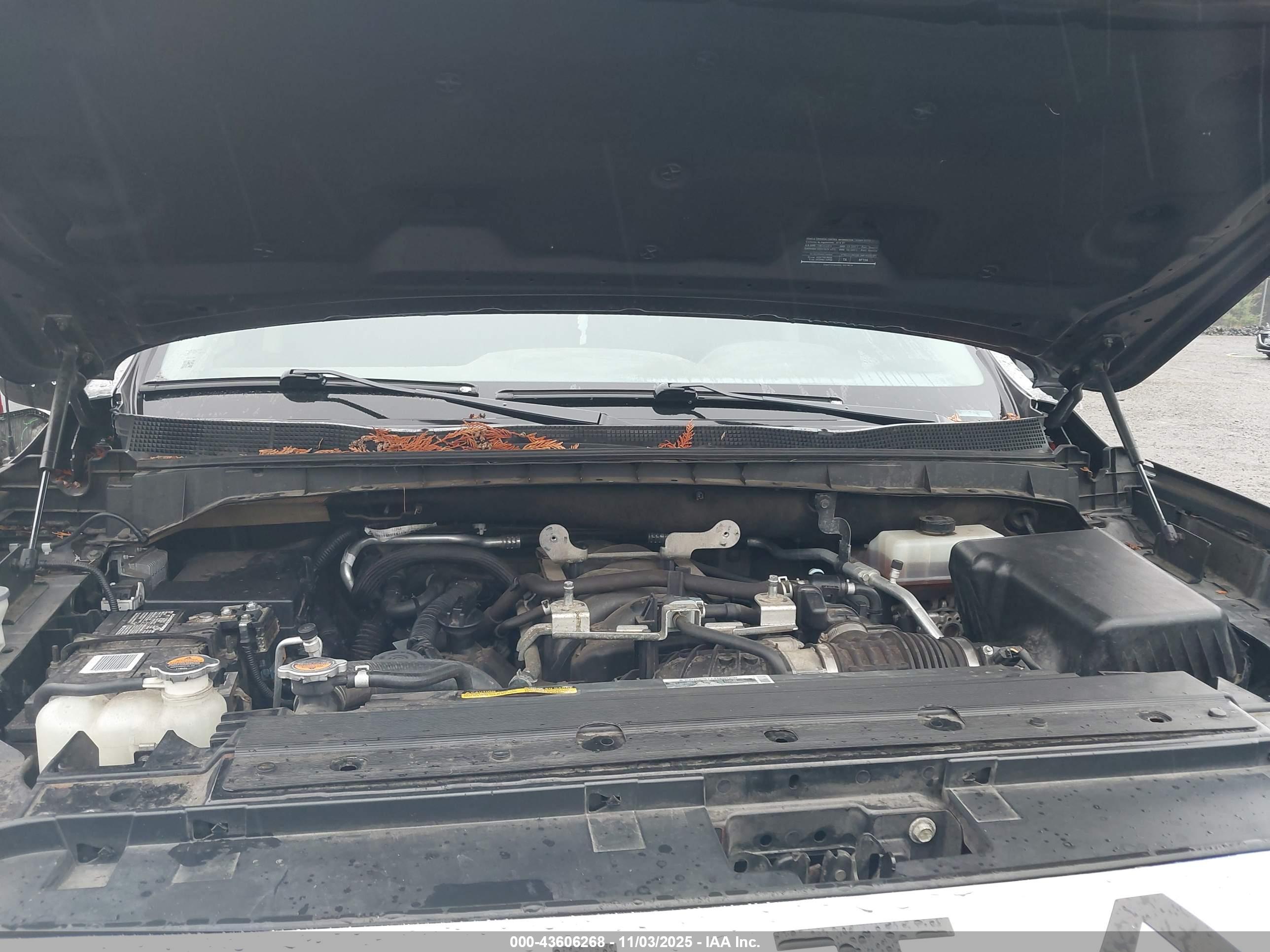 NISSAN TITAN image 10