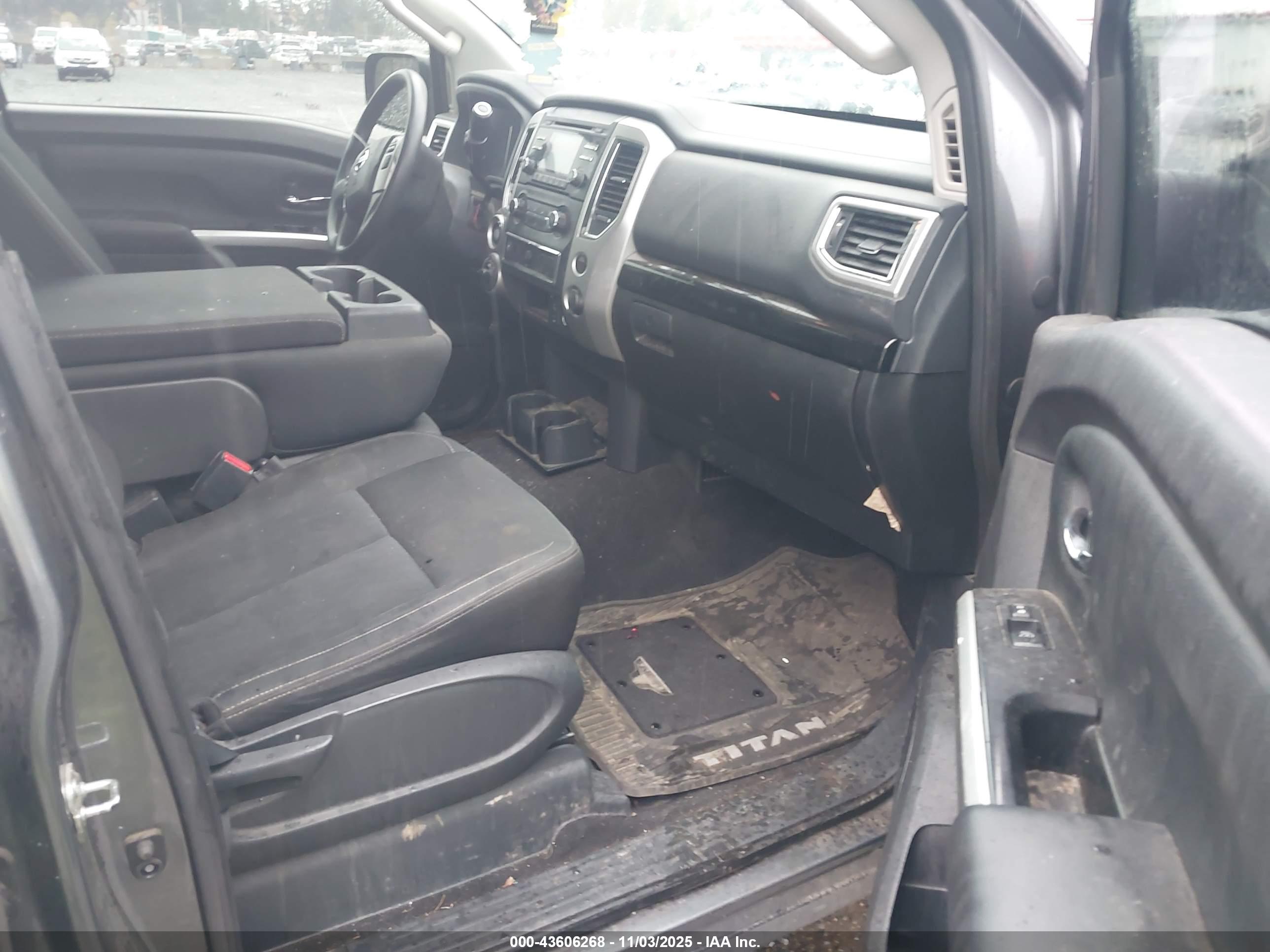 NISSAN TITAN image 5