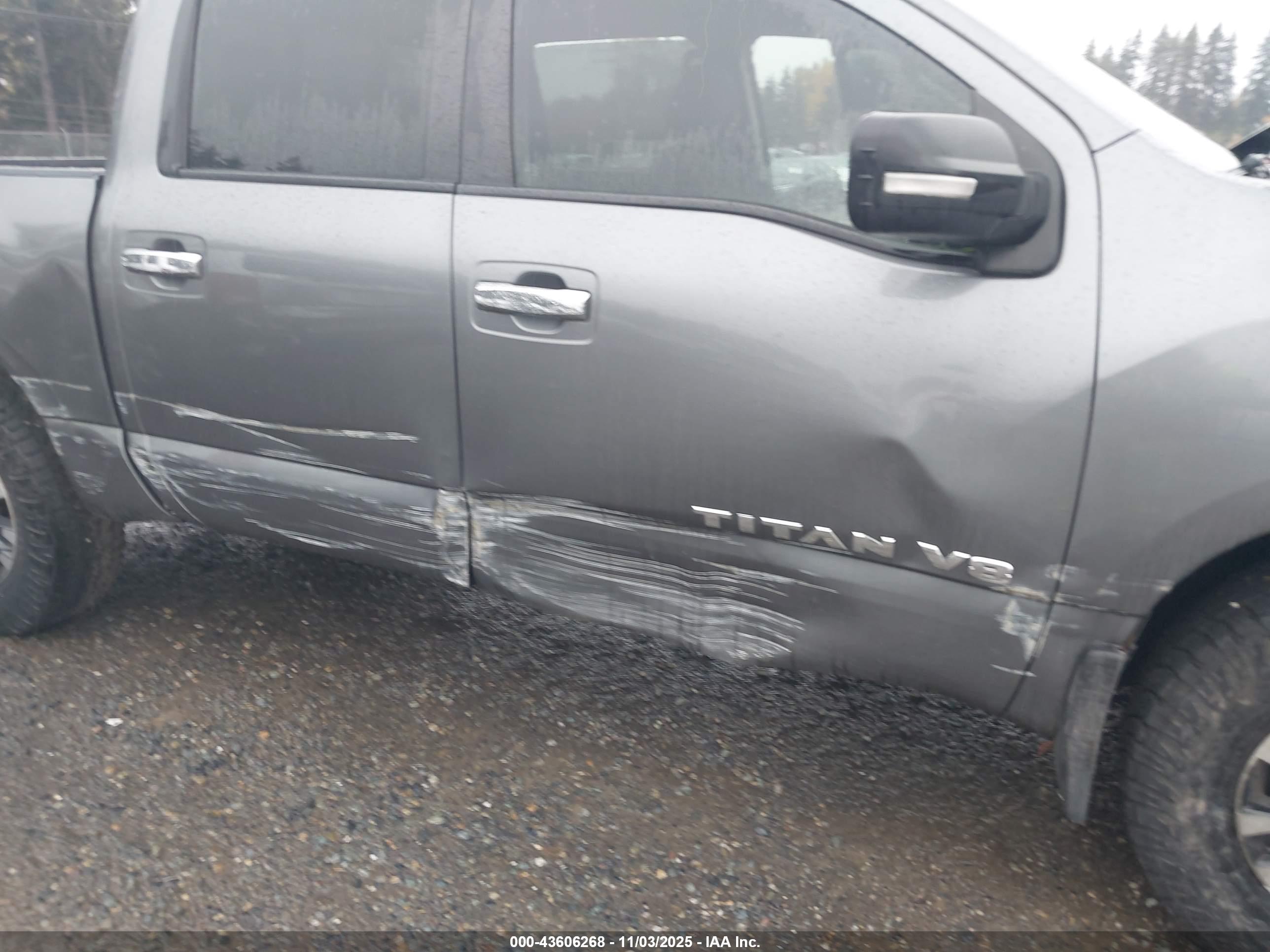 NISSAN TITAN image 6