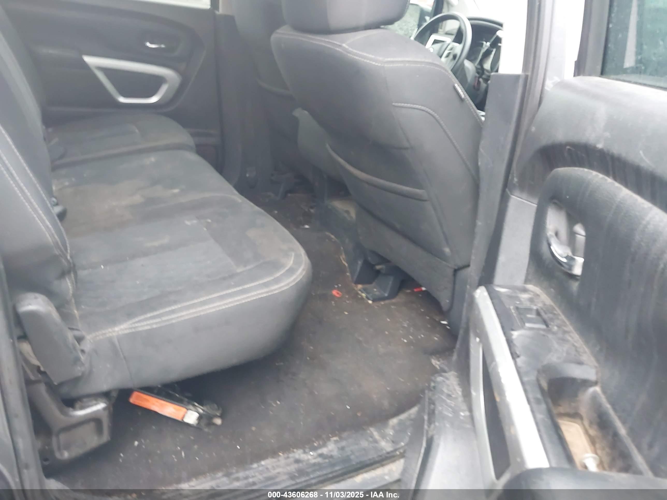 NISSAN TITAN image 8