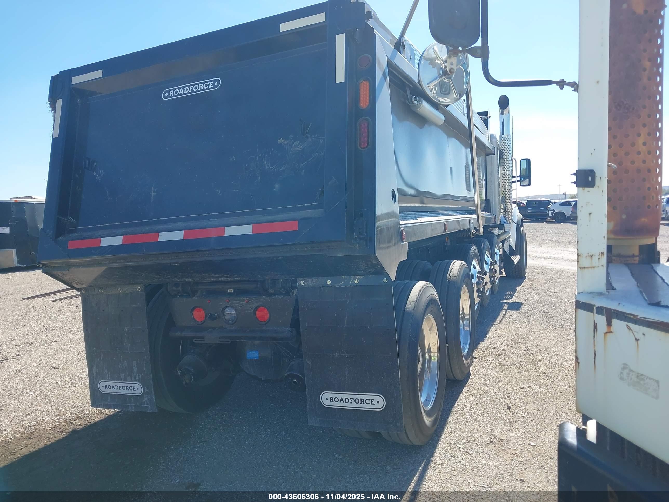 KENWORTH T880 image 4