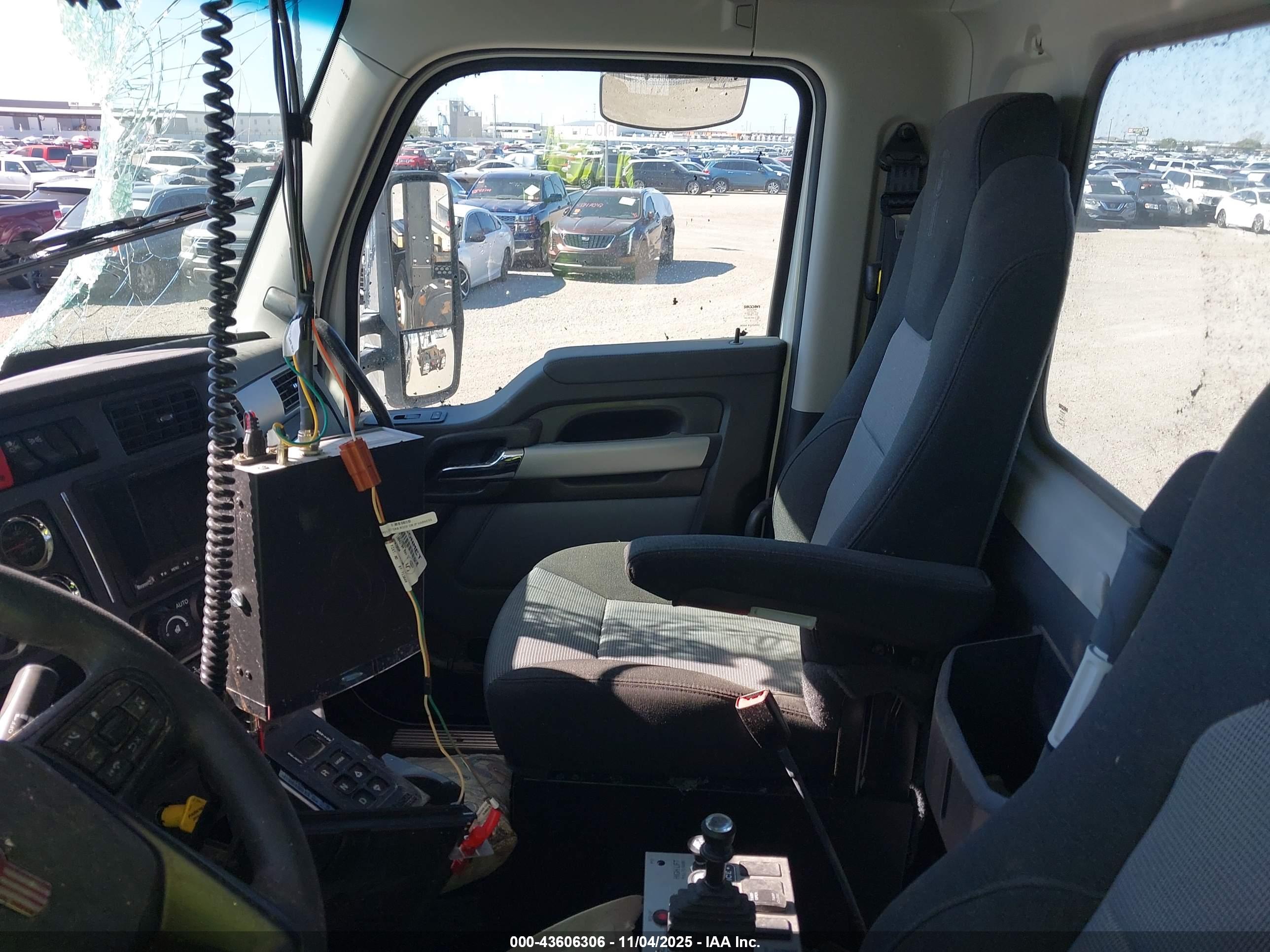 KENWORTH T880 image 7