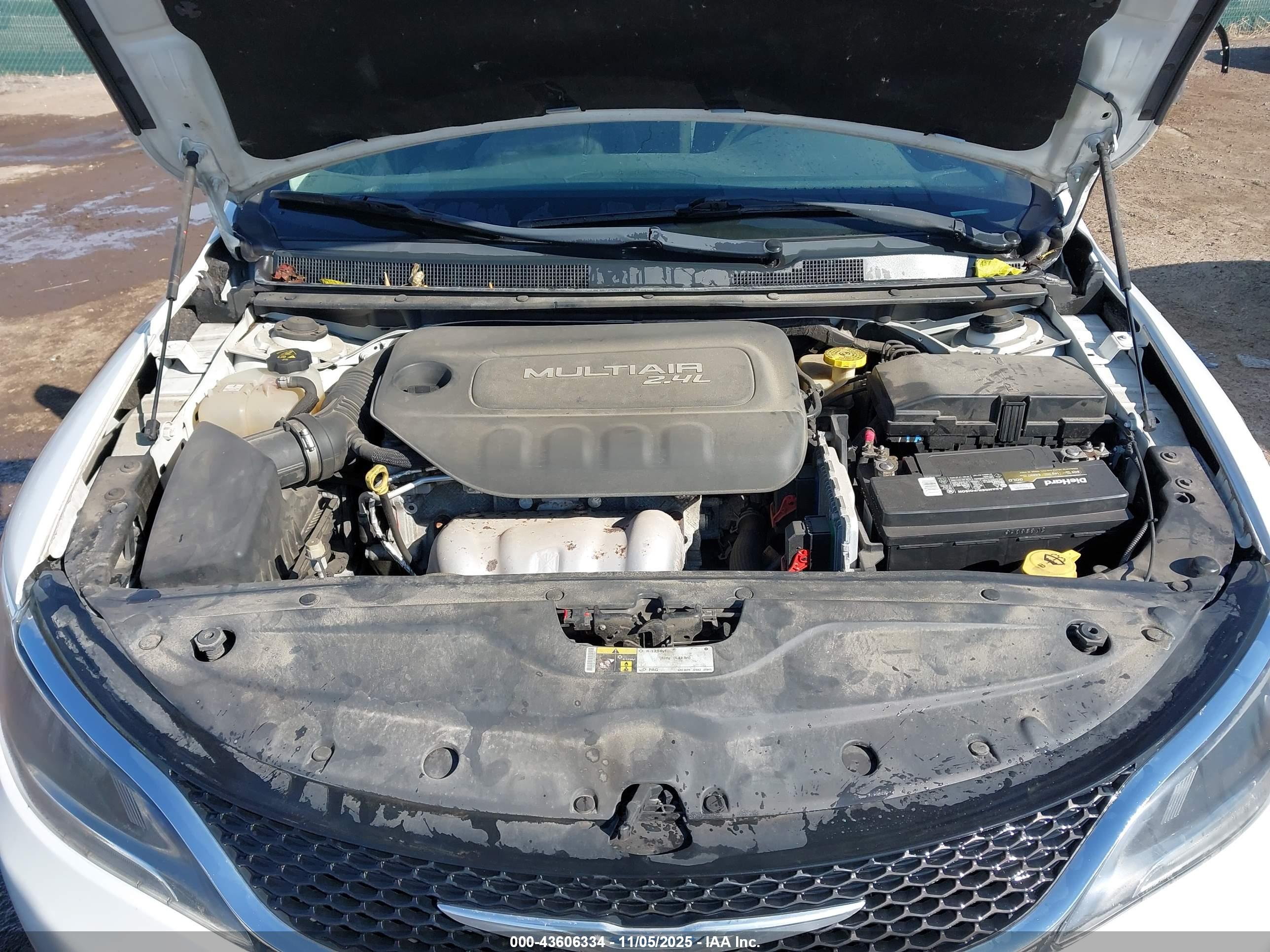CHRYSLER 200 image 10