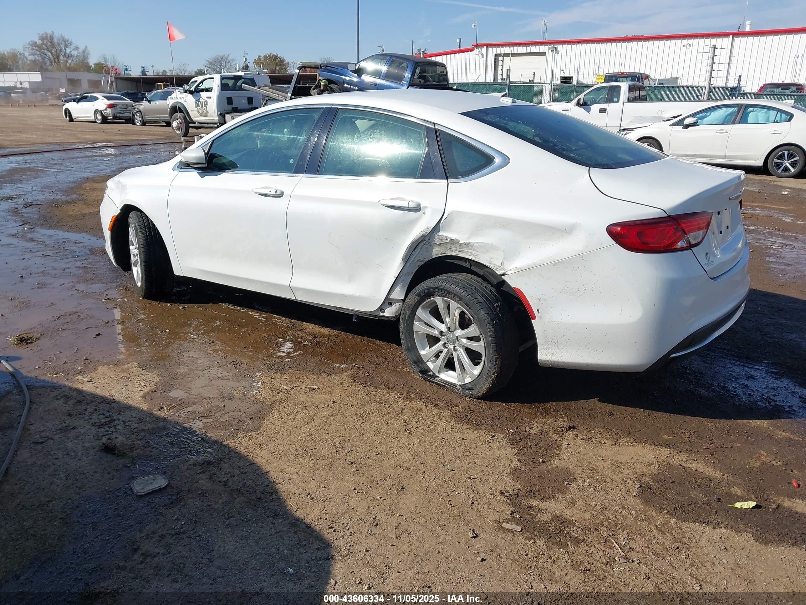 CHRYSLER 200 image 3