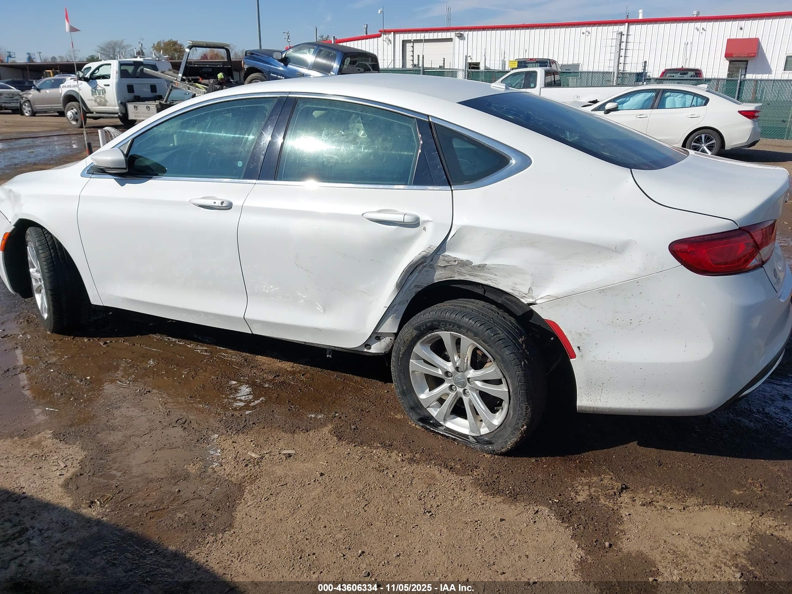 CHRYSLER 200 image 6