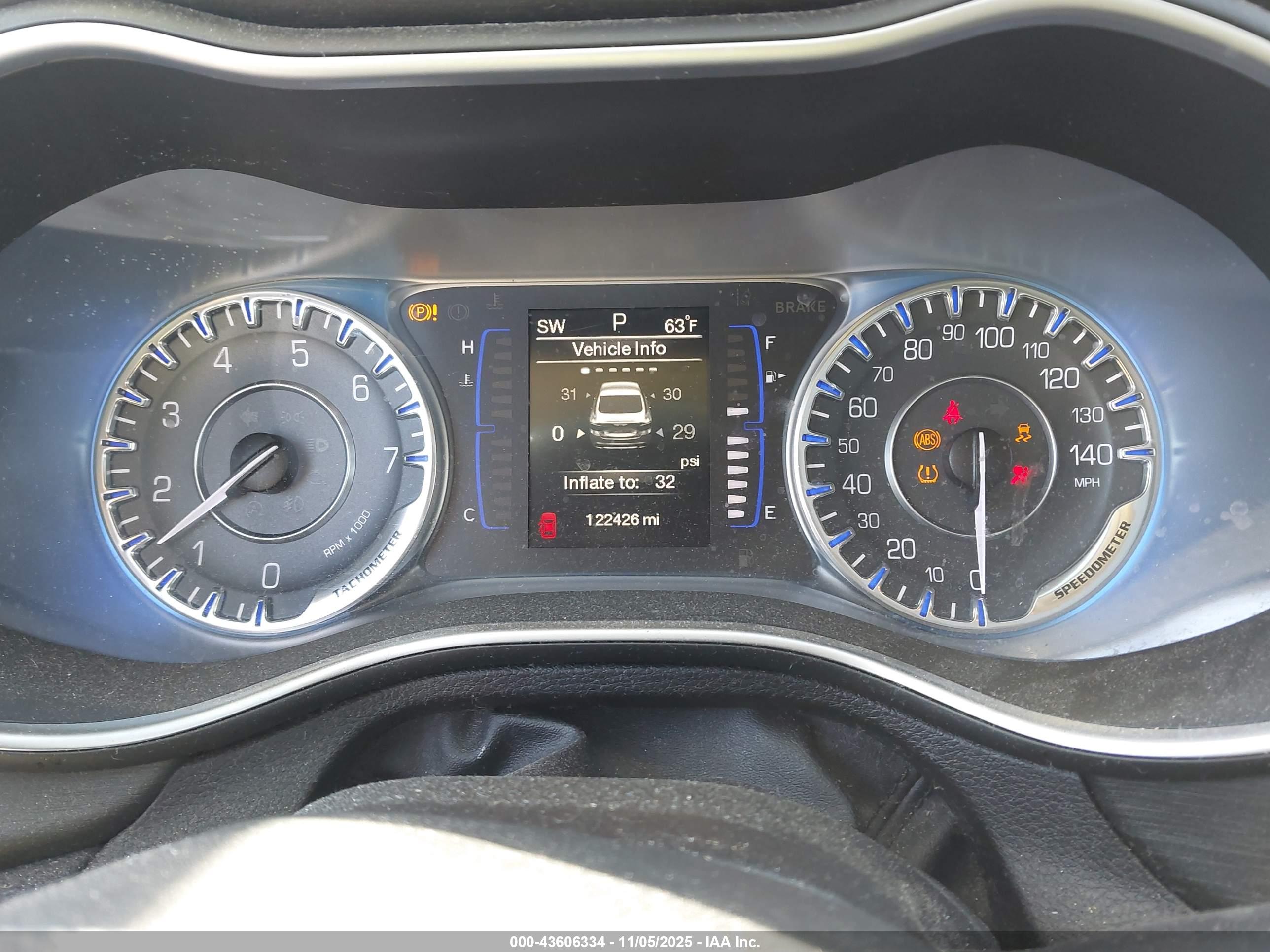 CHRYSLER 200 image 7