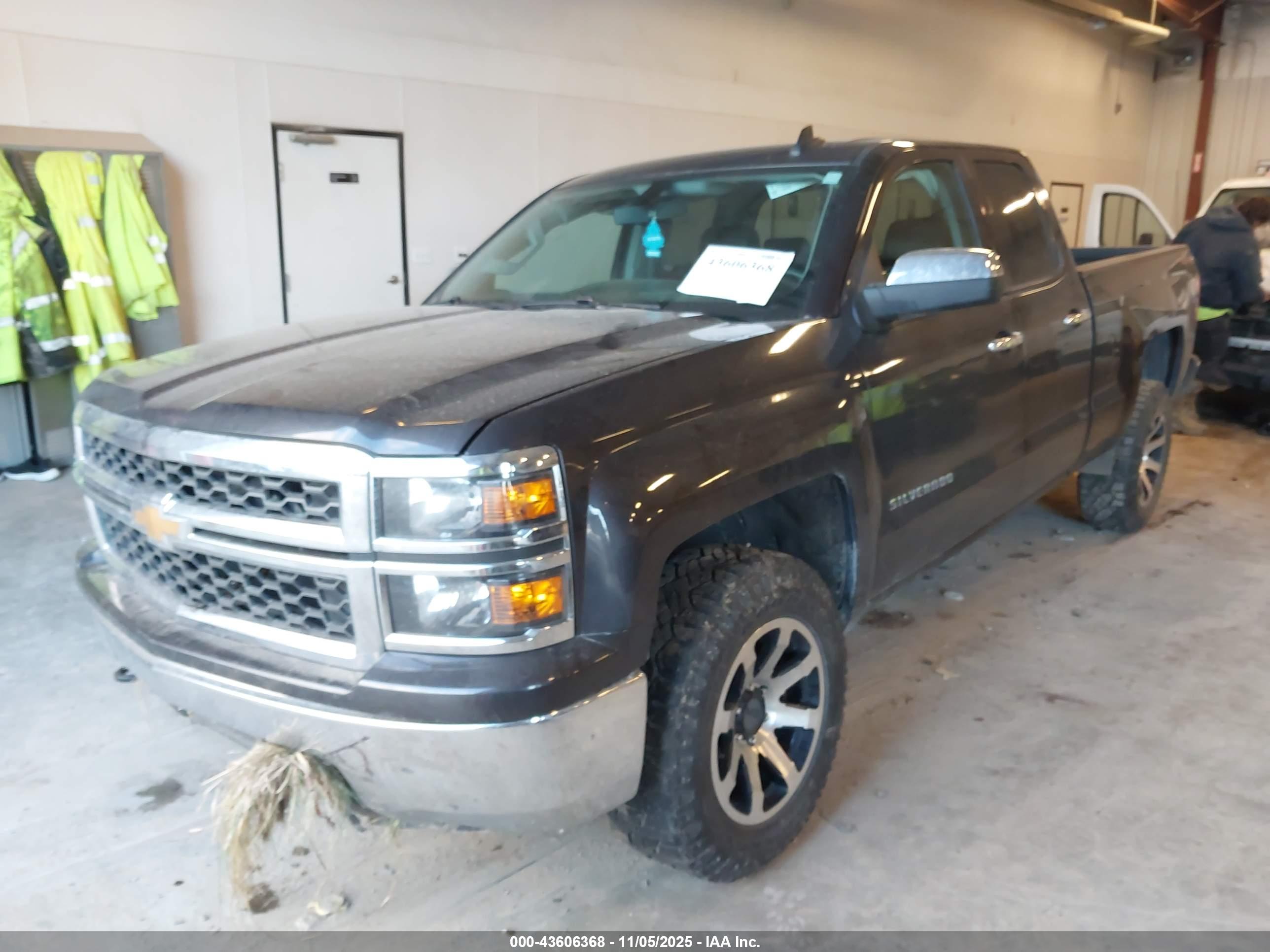 CHEVROLET SILVERADO image 2