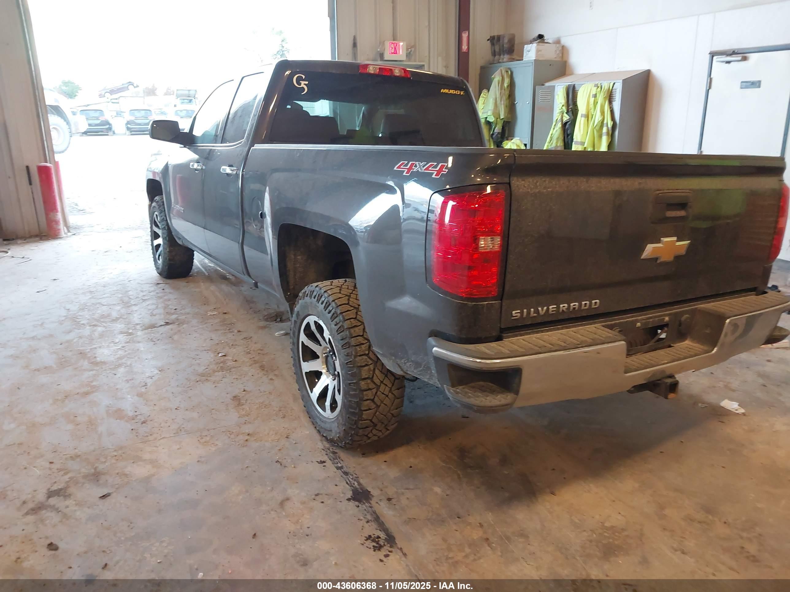 CHEVROLET SILVERADO image 3
