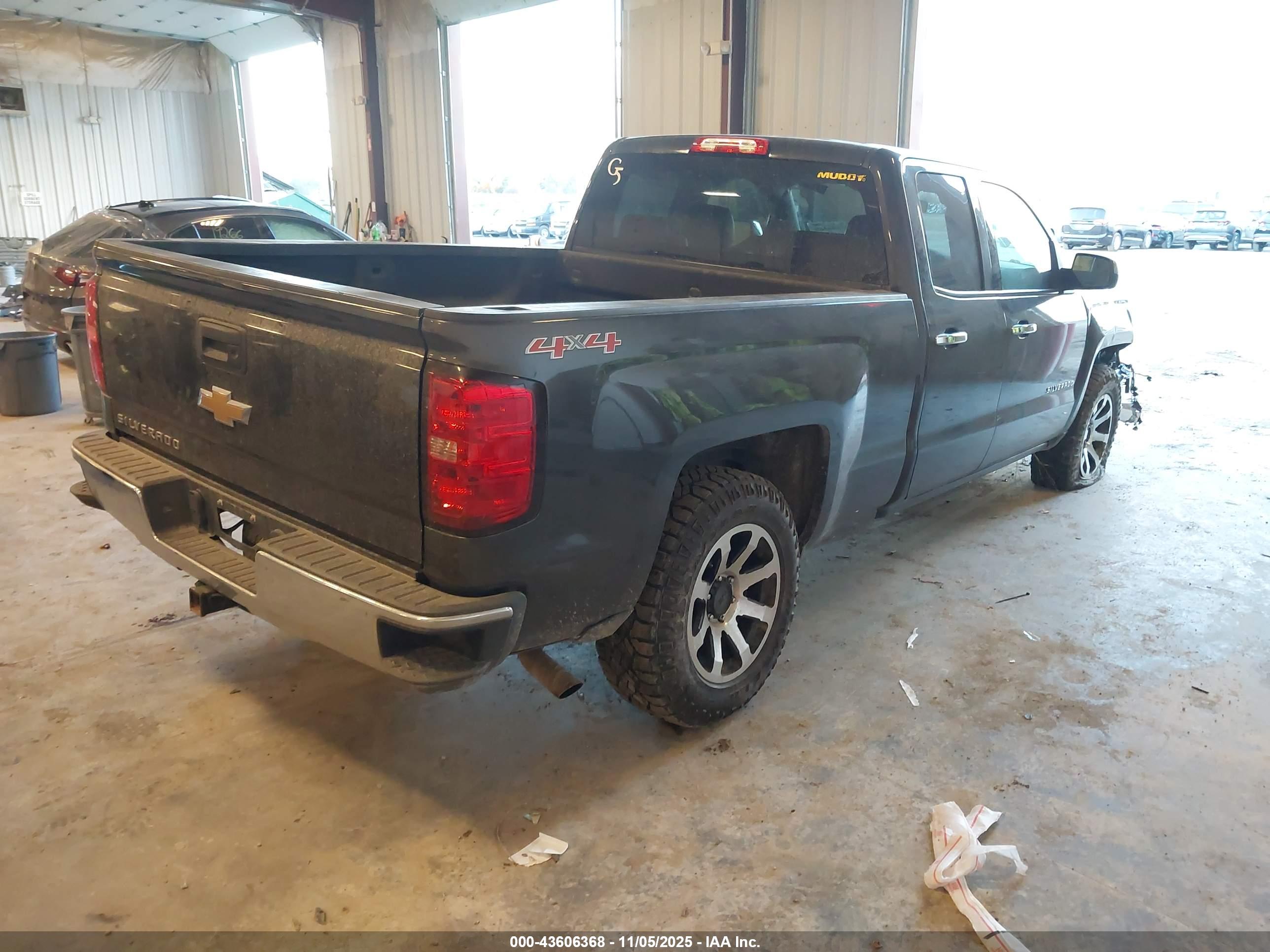 CHEVROLET SILVERADO image 4
