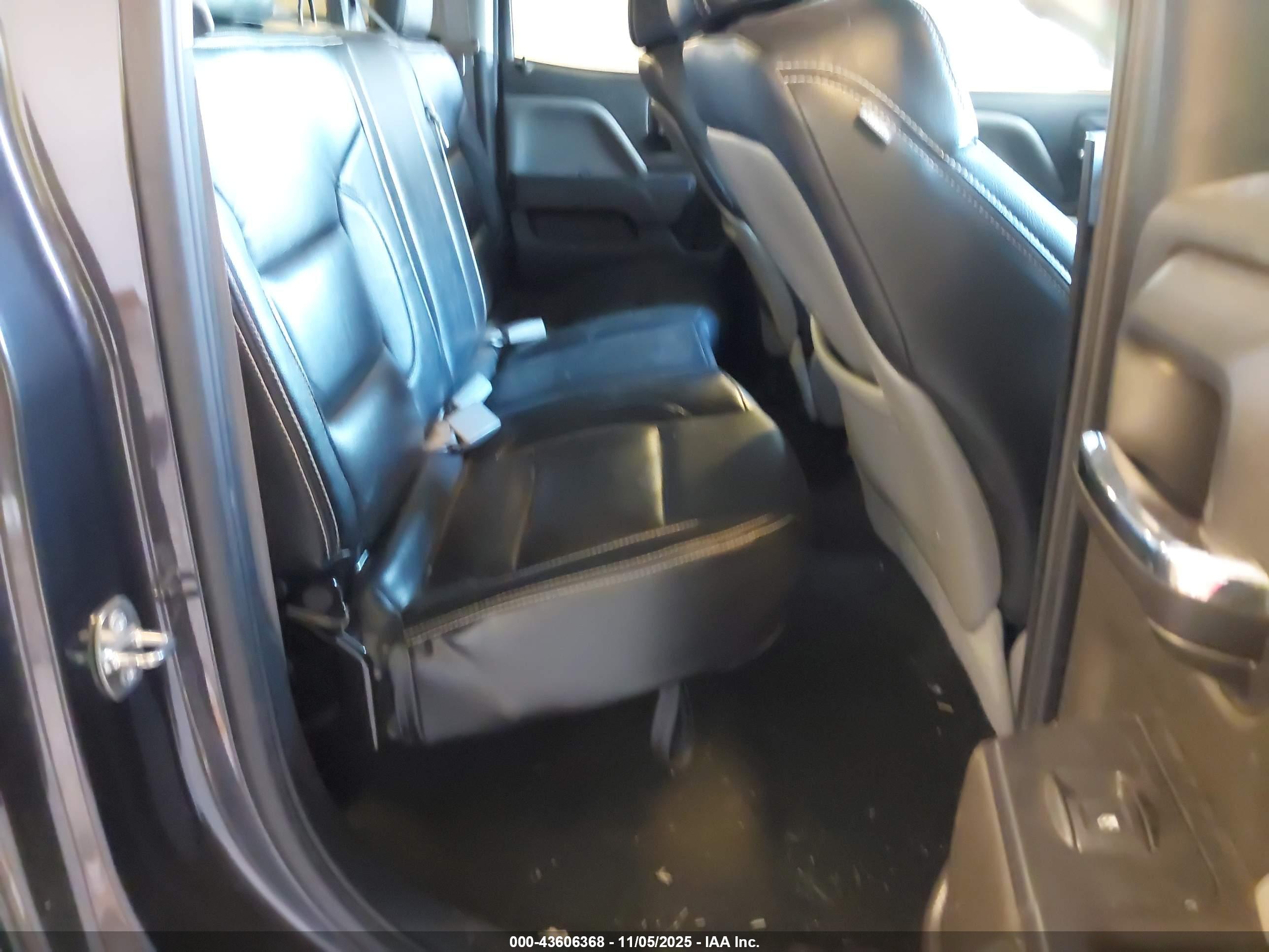 CHEVROLET SILVERADO image 8