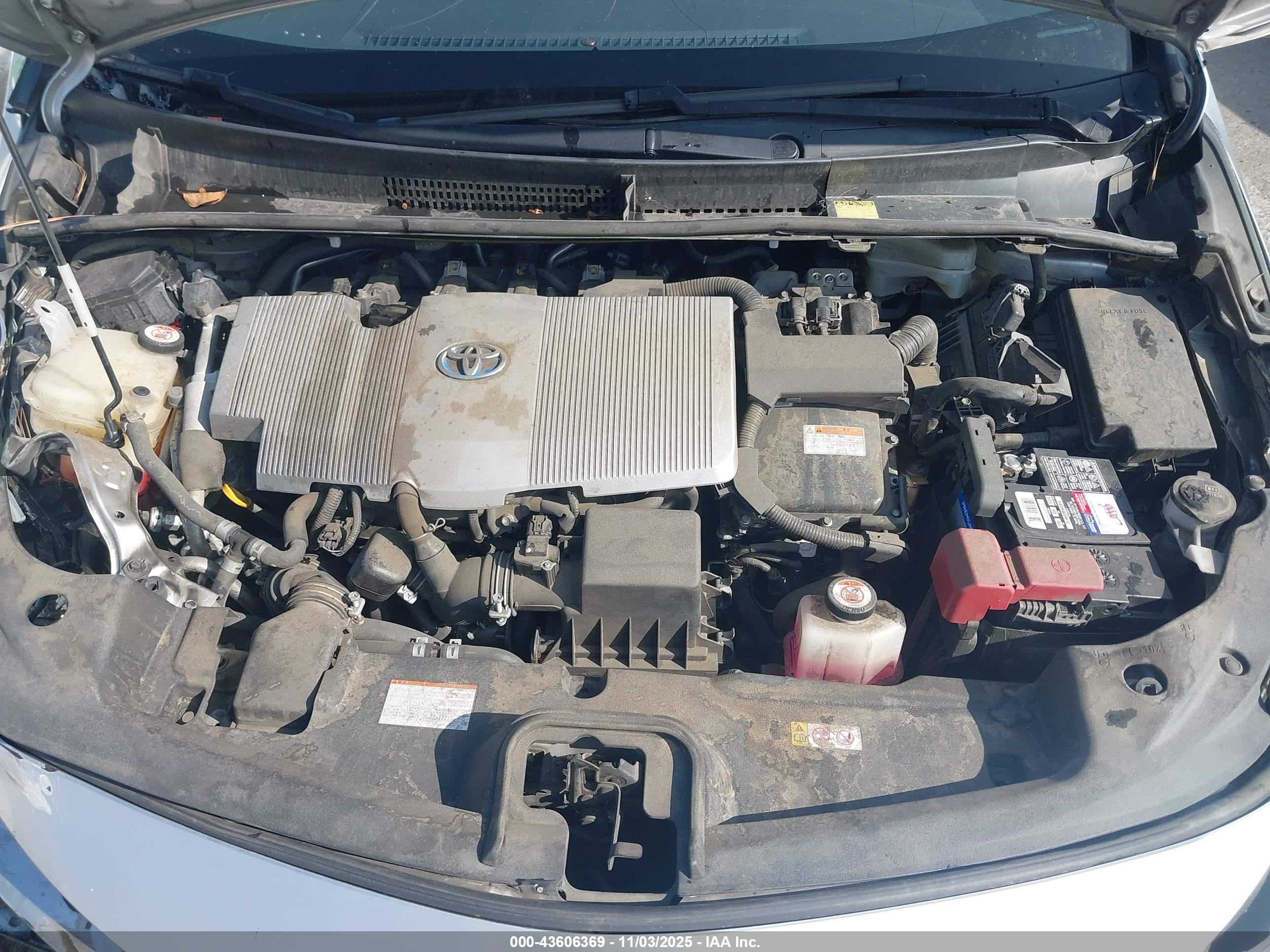 TOYOTA PRIUS image 10