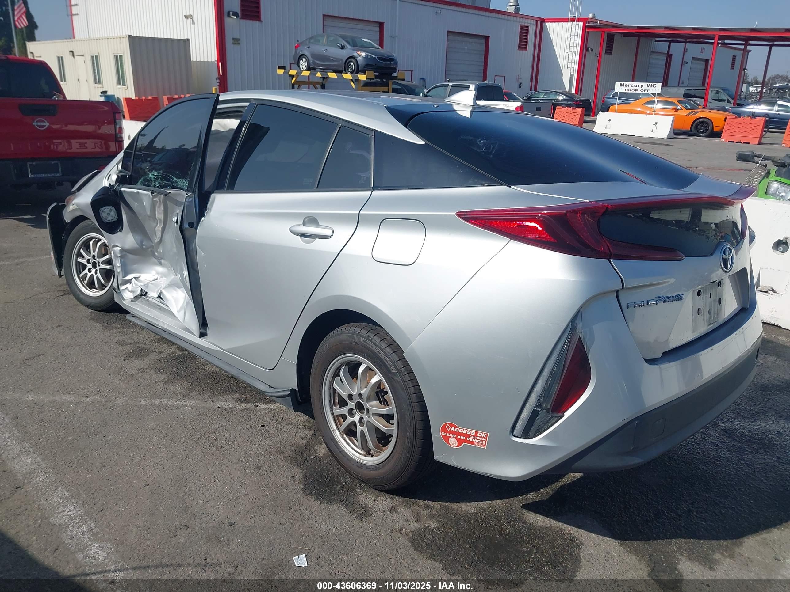 TOYOTA PRIUS image 3