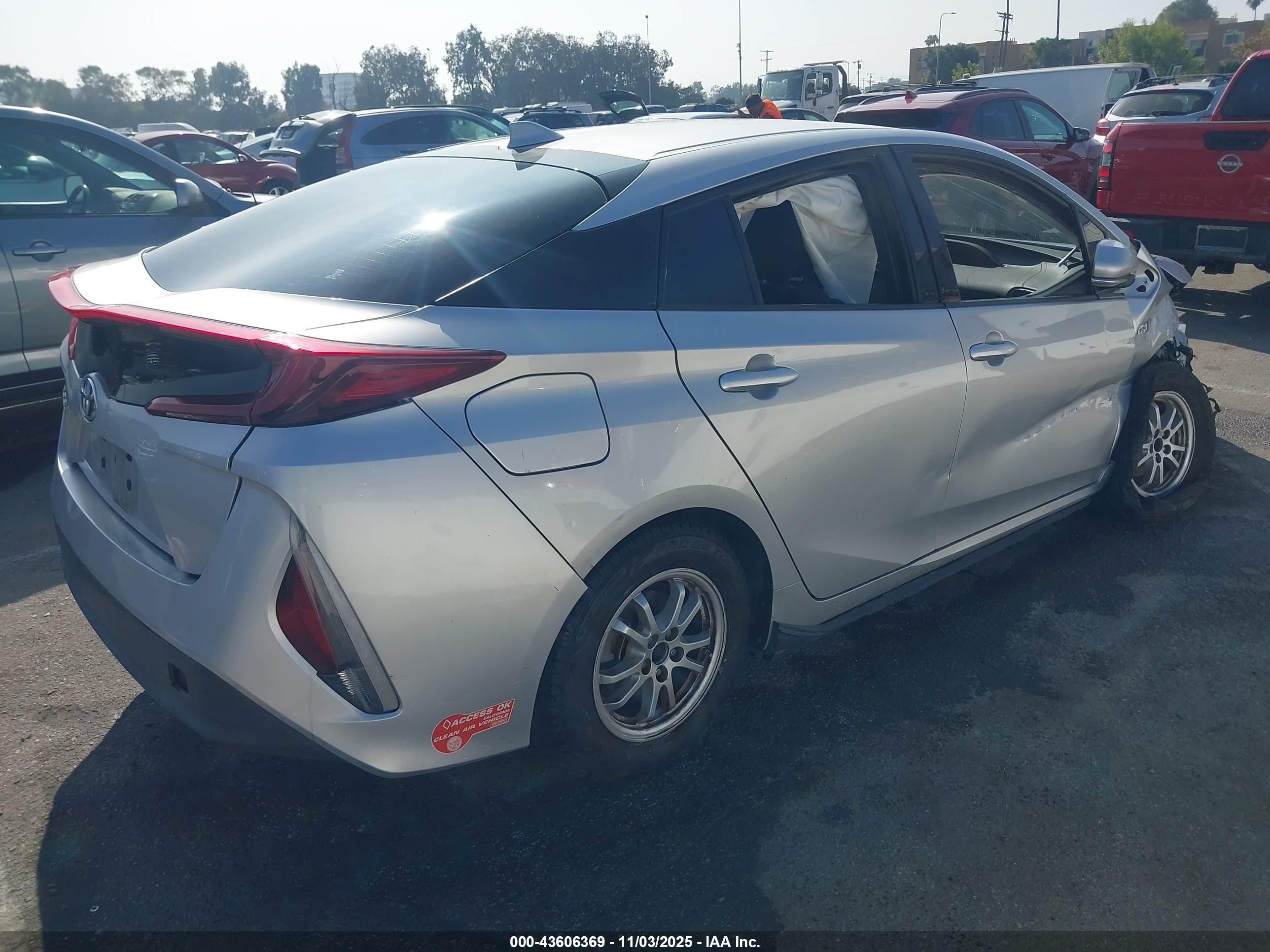 TOYOTA PRIUS image 4