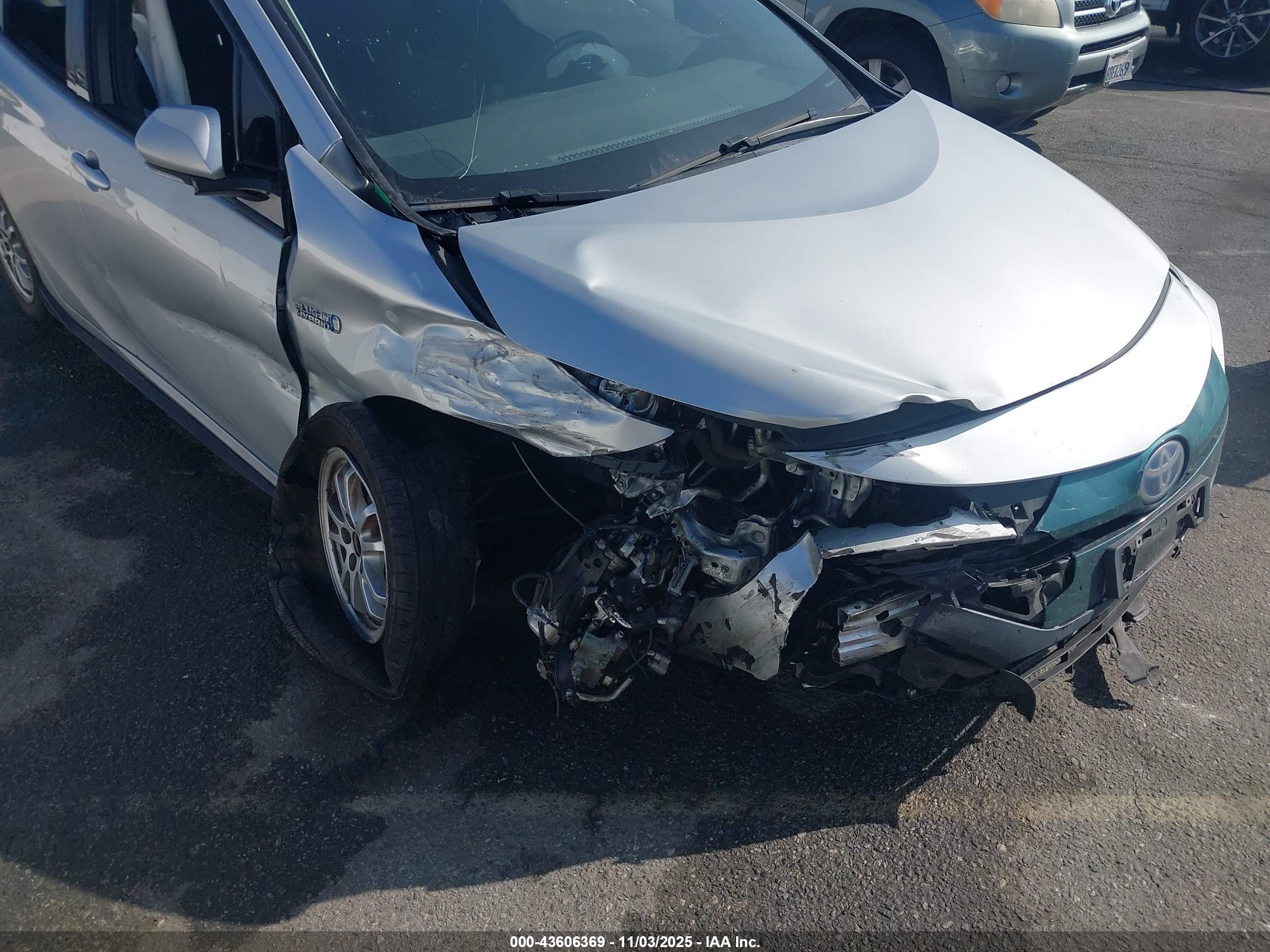 TOYOTA PRIUS image 6