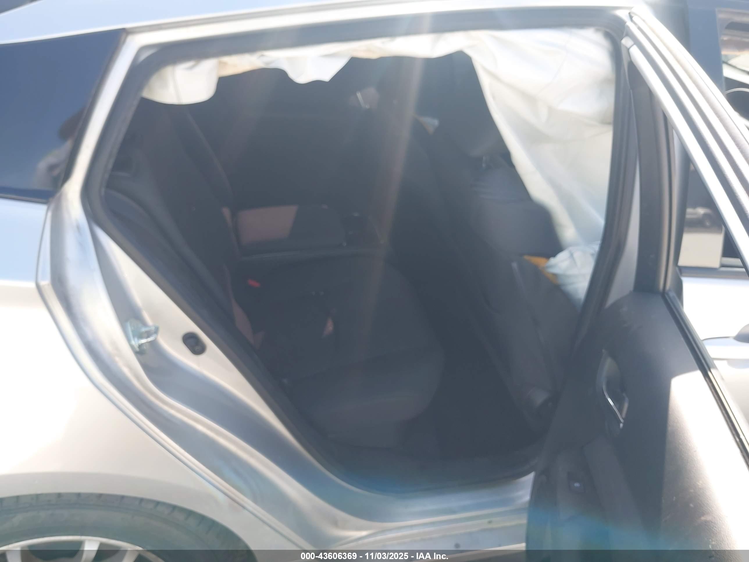 TOYOTA PRIUS image 8