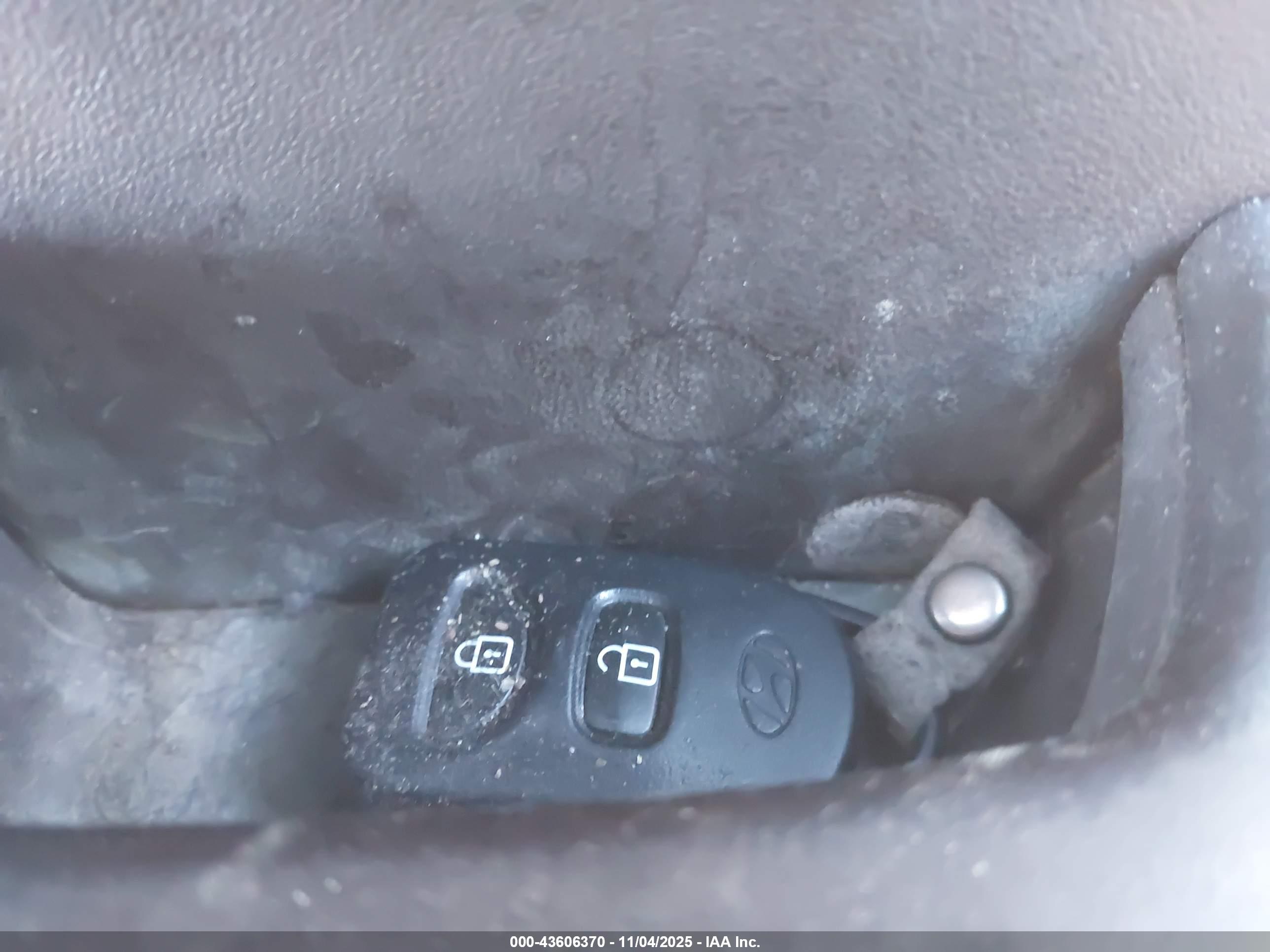 HYUNDAI TUCSON image 11