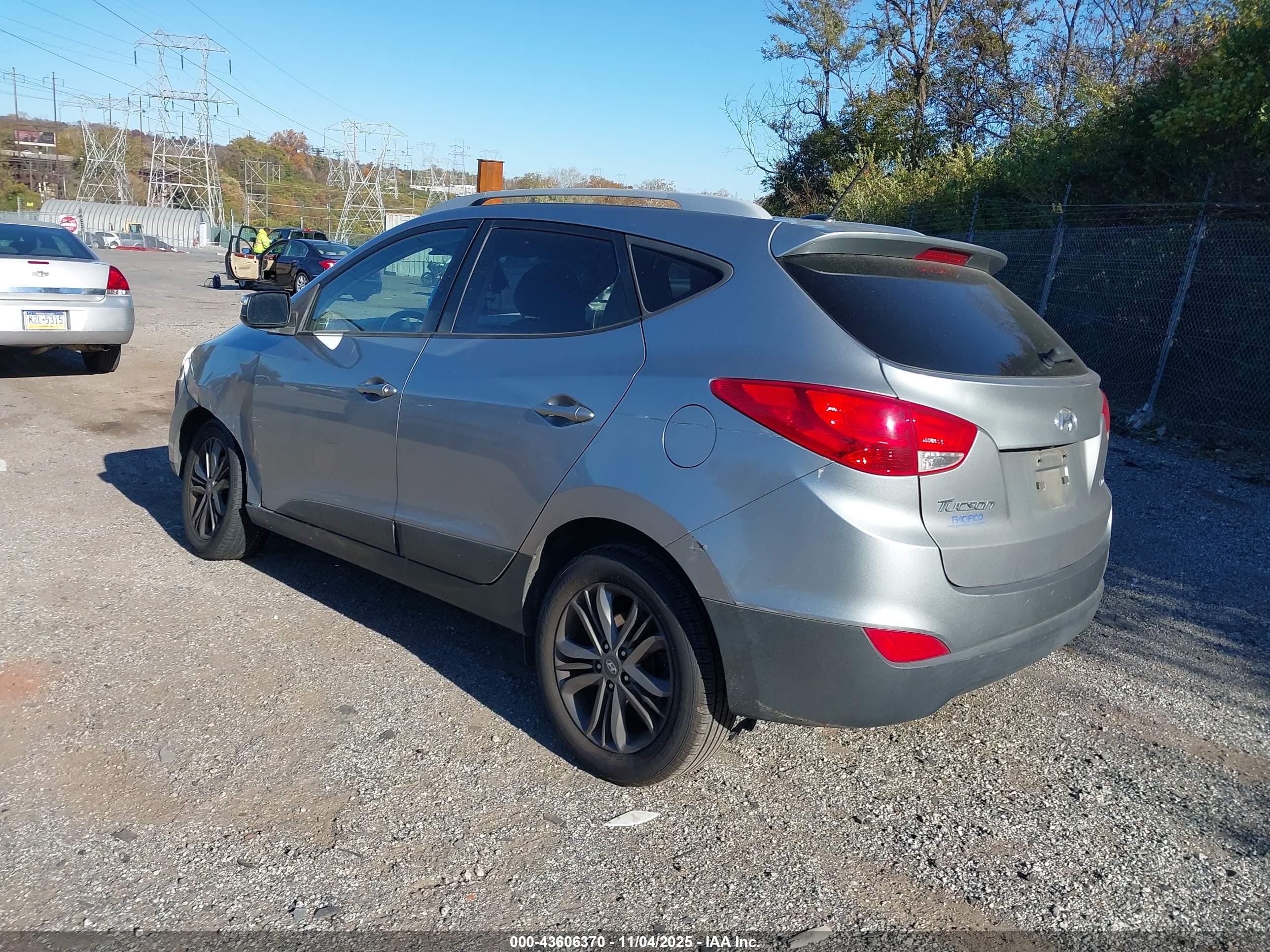 HYUNDAI TUCSON image 3