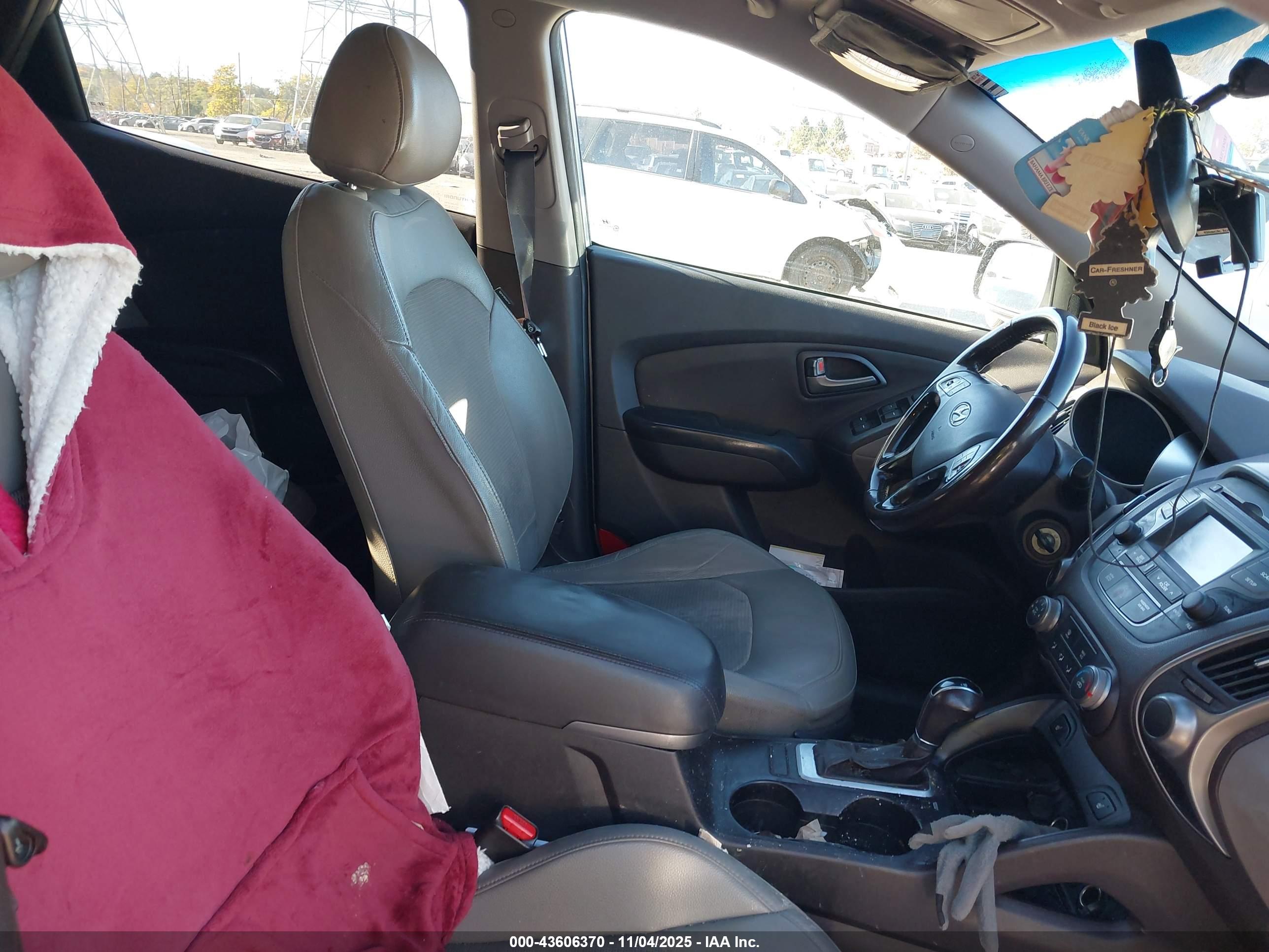 HYUNDAI TUCSON image 5