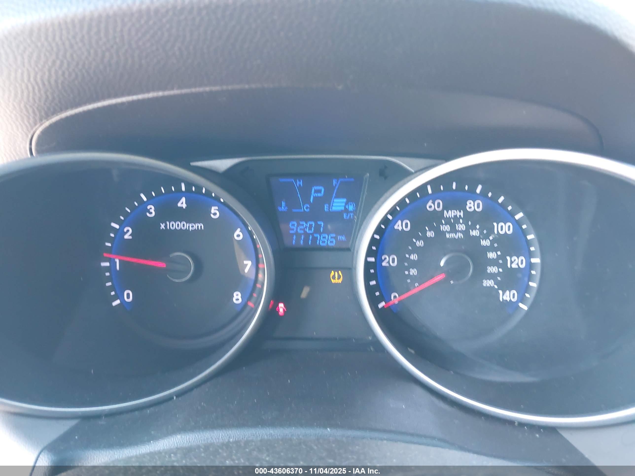 HYUNDAI TUCSON image 7