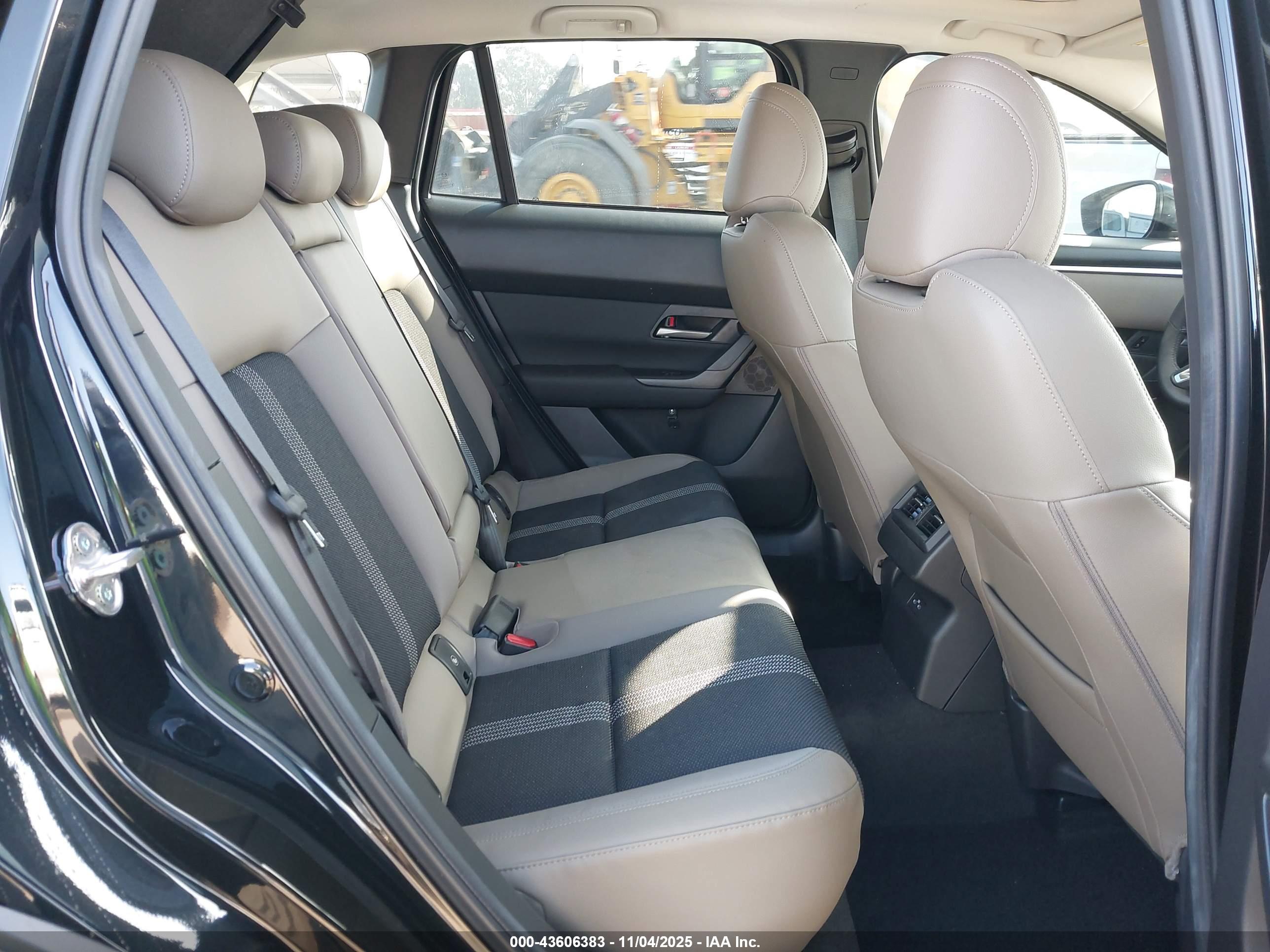 MAZDA CX-50 image 8