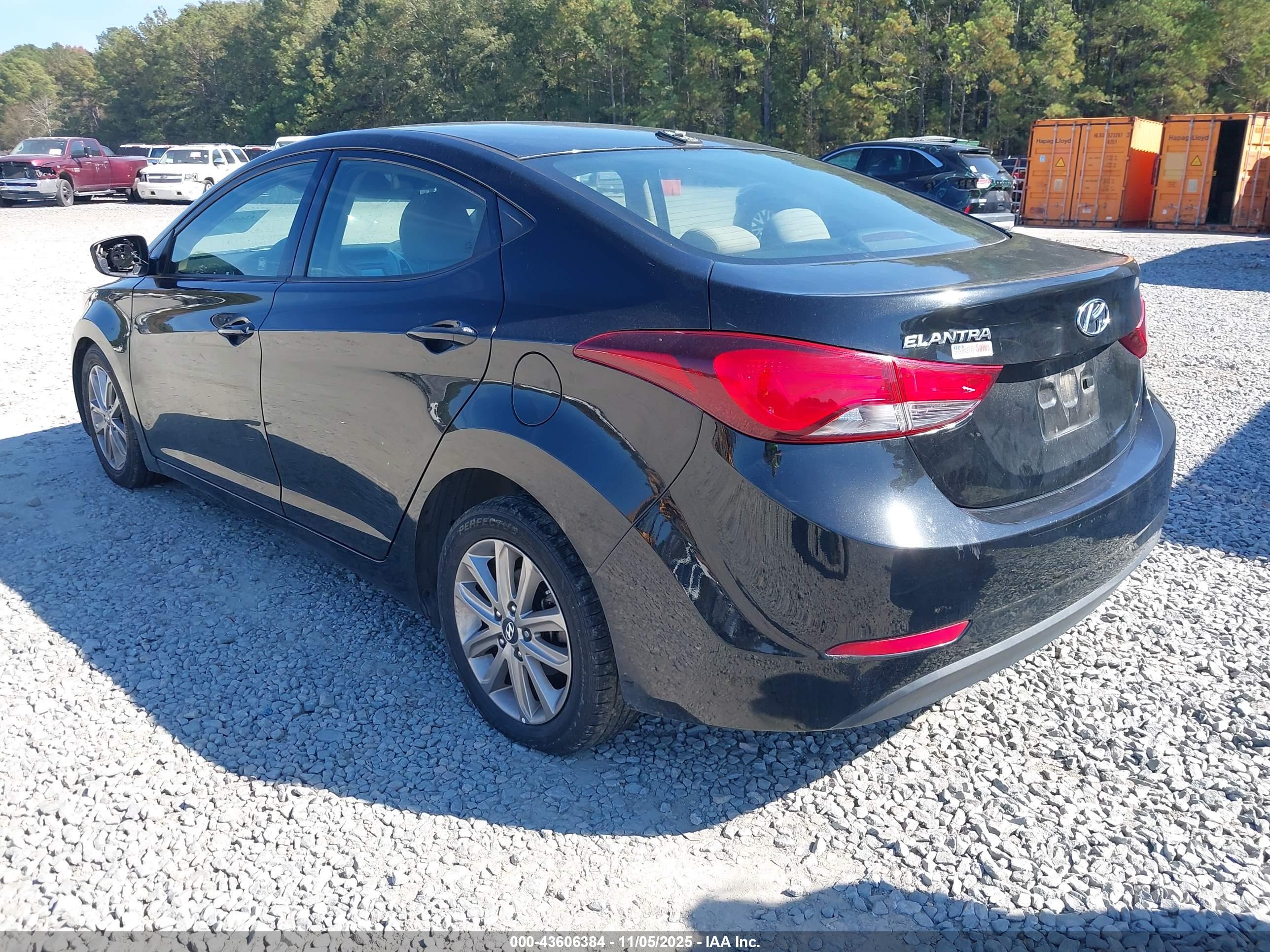HYUNDAI ELANTRA image 3